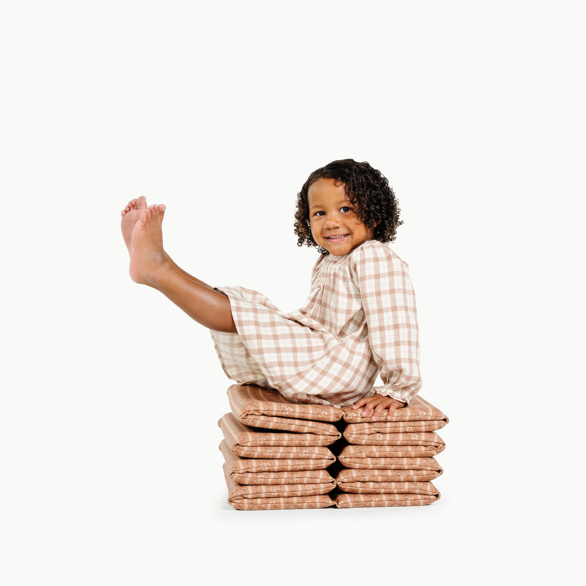 Floral Stripe@kid holding the ball pit folded up