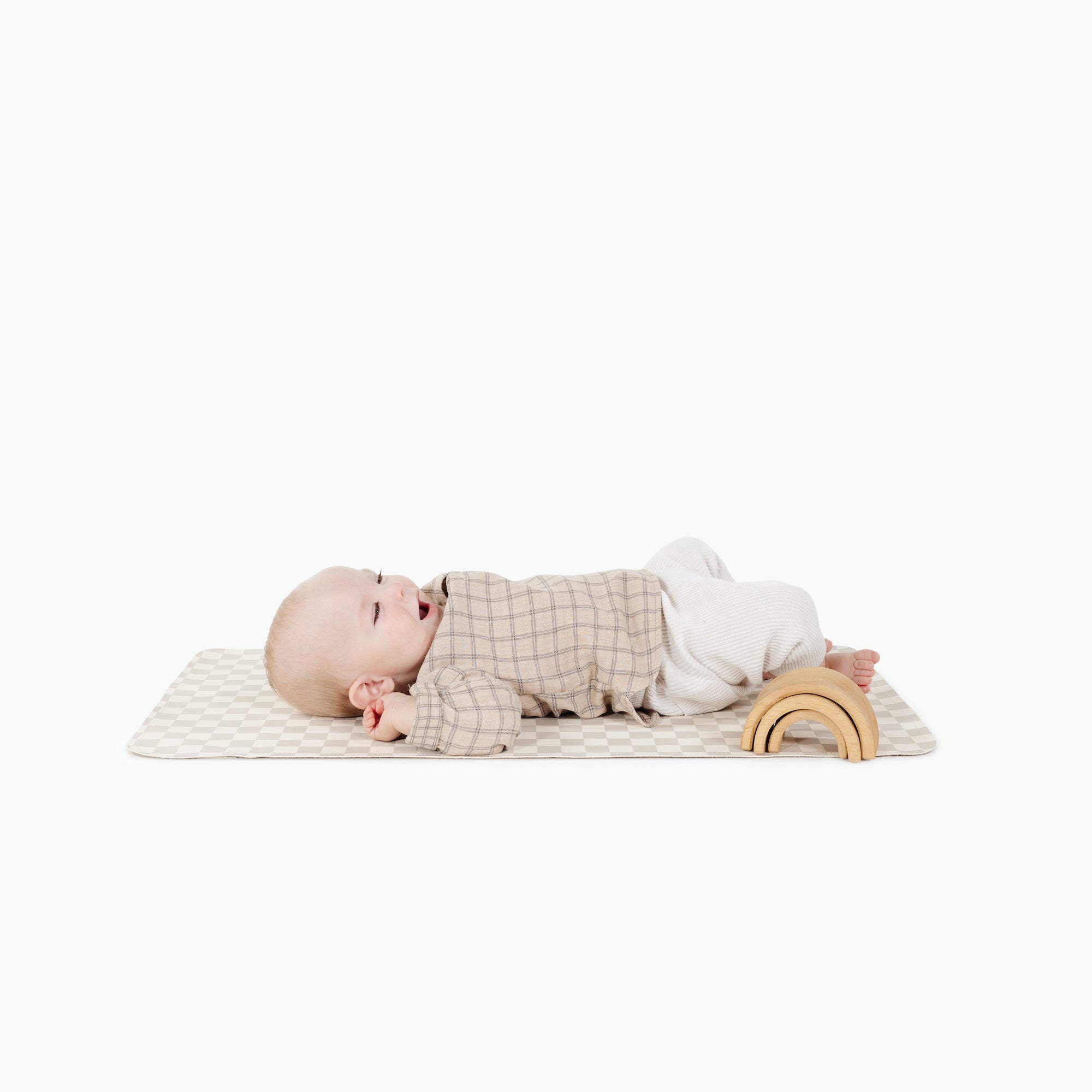 Rook (on sale)@baby laying on the rook micro+ mat