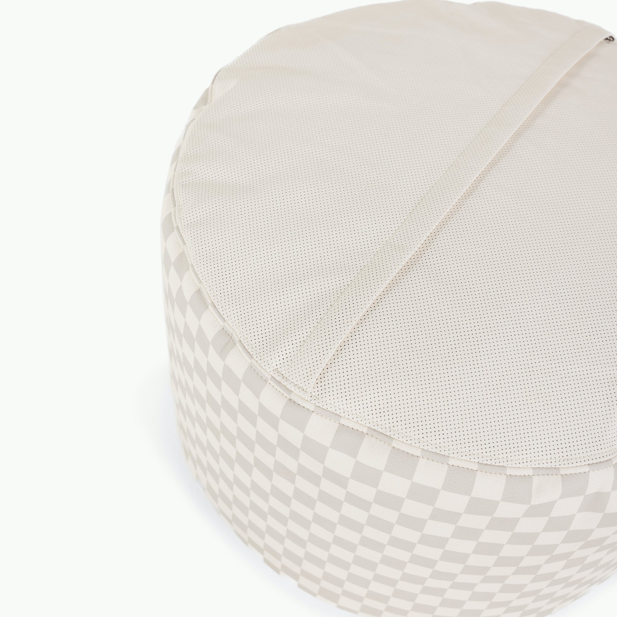 Rook (on sale)@zipper and perforation detail image