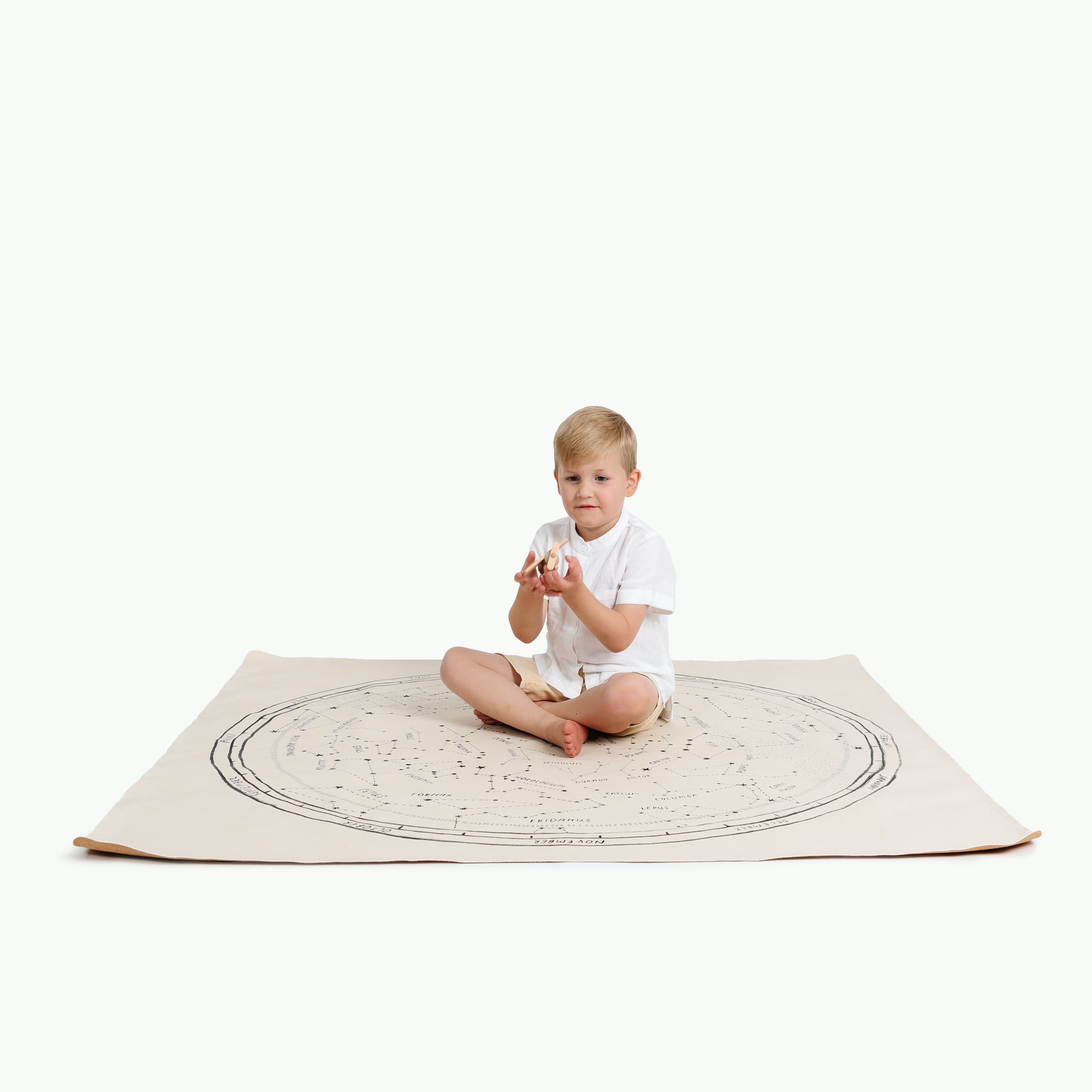 Constellation - Southern Hemisphere (on sale) / Square@kid playing on the Constellation - Southern Hemisphere midi mat