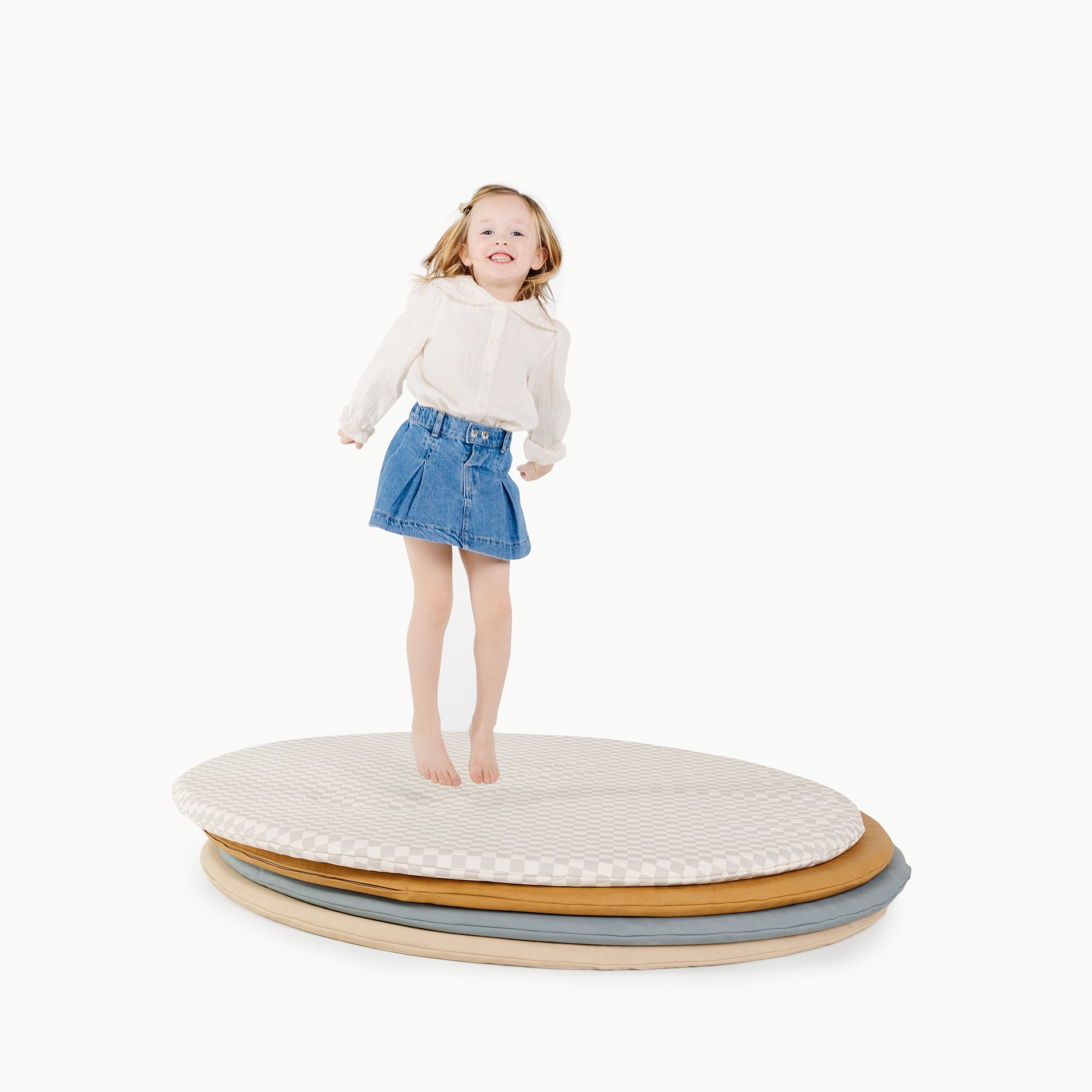 Créme (on sale)@collection image of SS24 padded midi circle mats