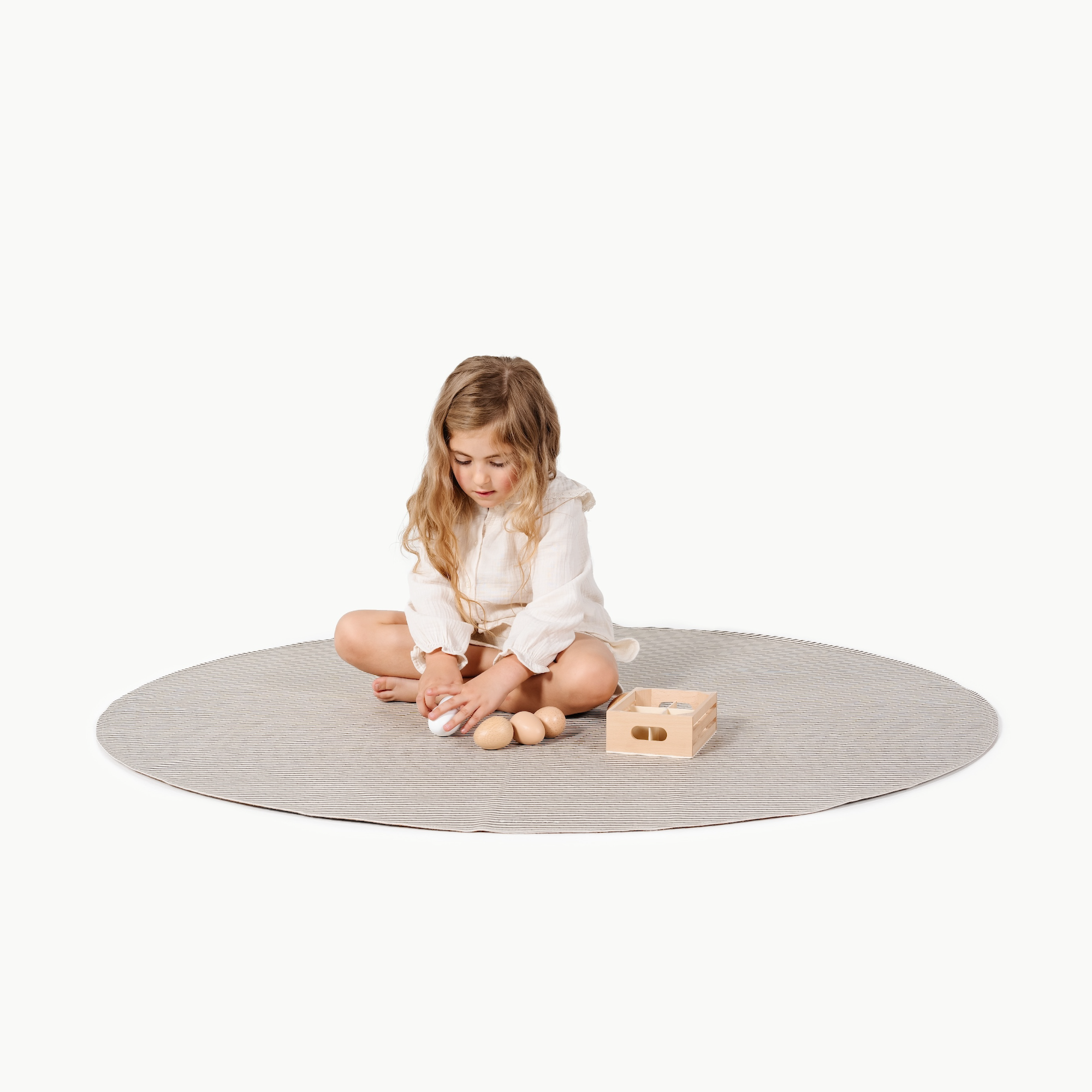 Stone Stripe / Circle@little girl playing on mat