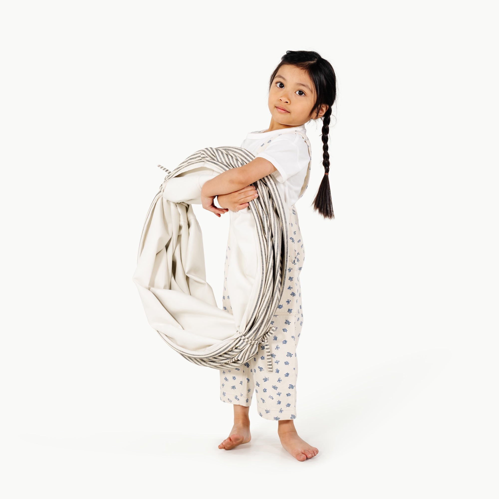 Stone Stripe@little girl holding the tunnel while collapsed