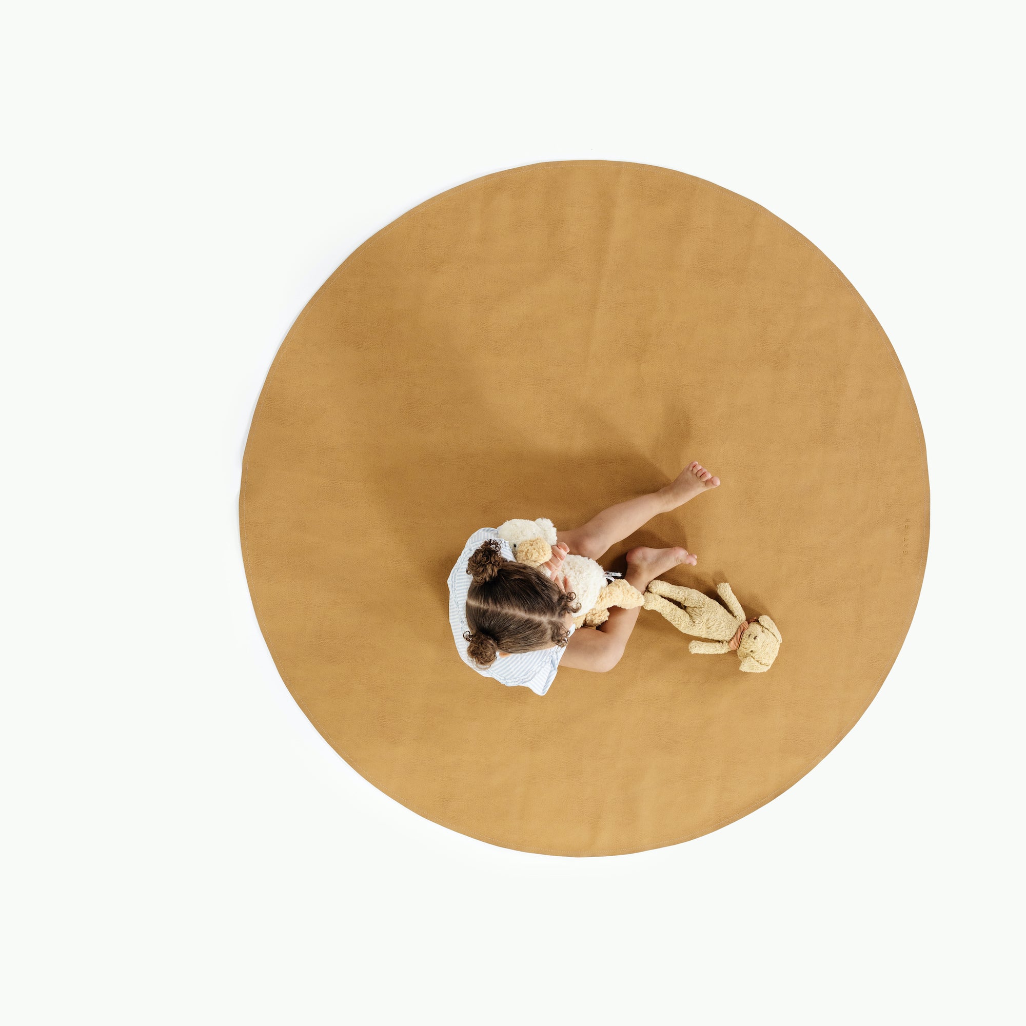 Tassel (on sale) / Circle@overhead of girl on mat