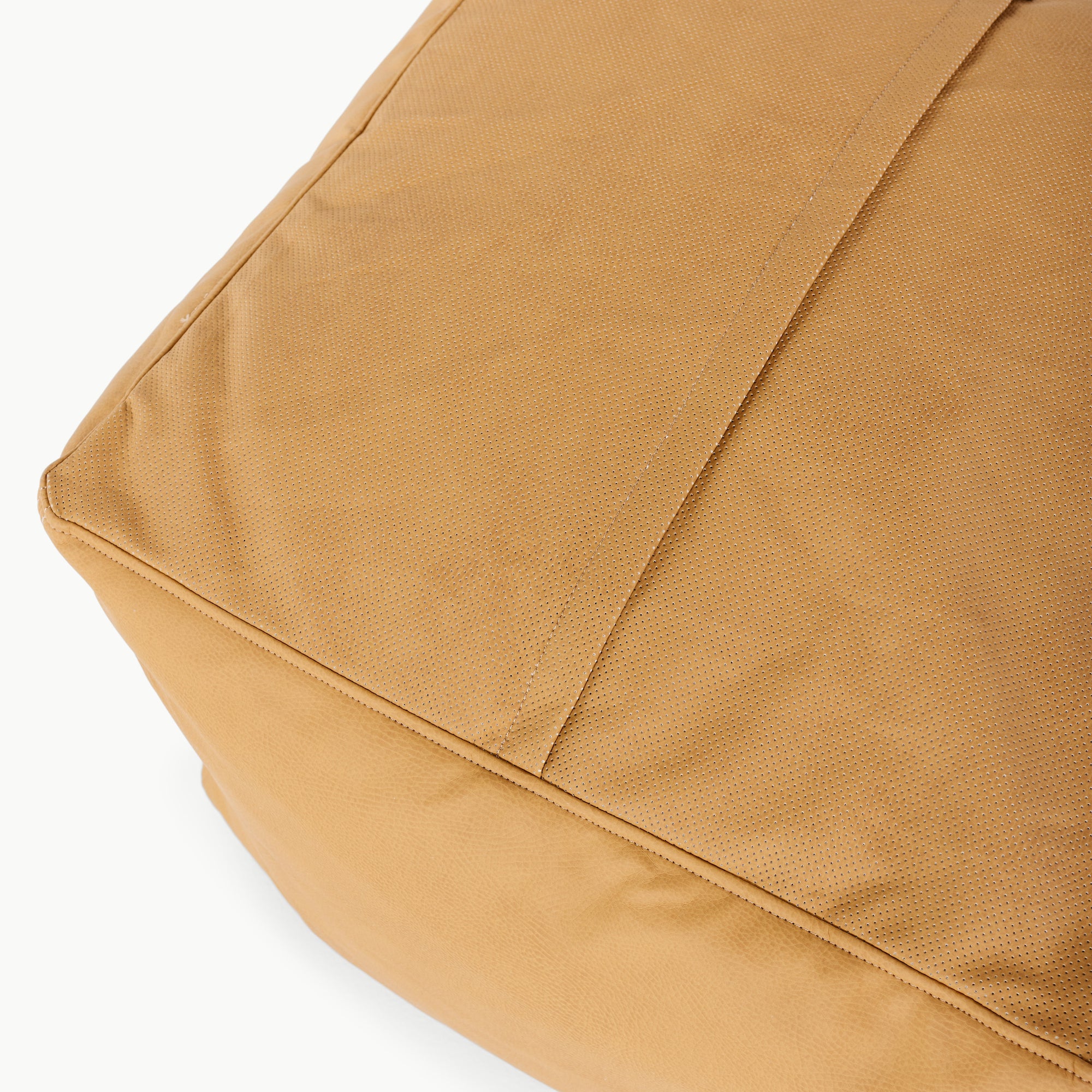 Tassel (on sale)@zipper and perforation detail image