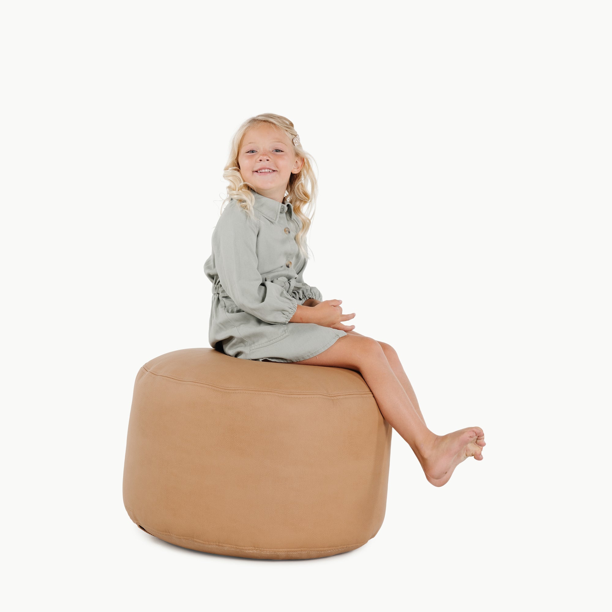 Terra (on sale)@Kid sitting on the Terra Circle Pouf