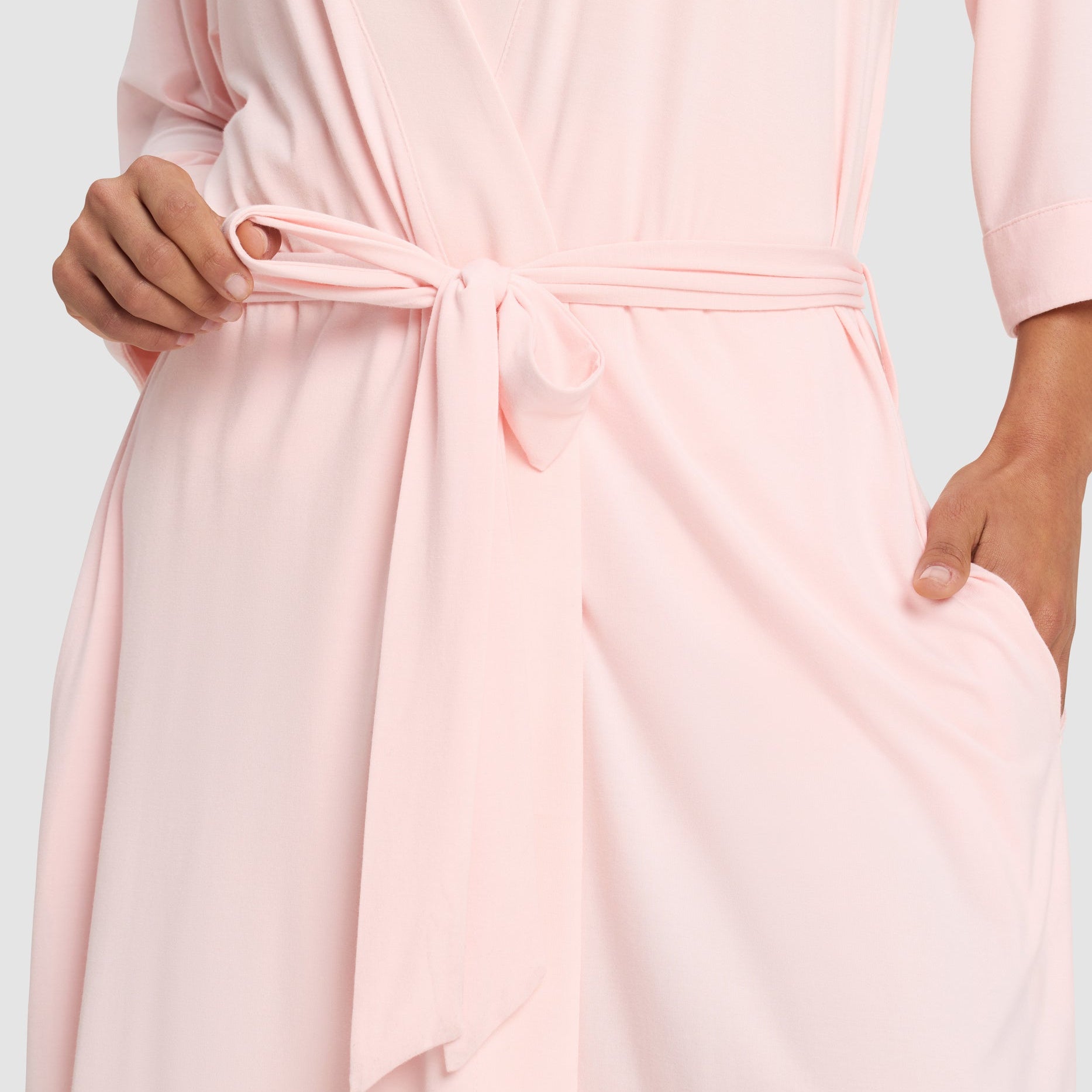 Blossom@woman wearing a blossom cozy earth robe