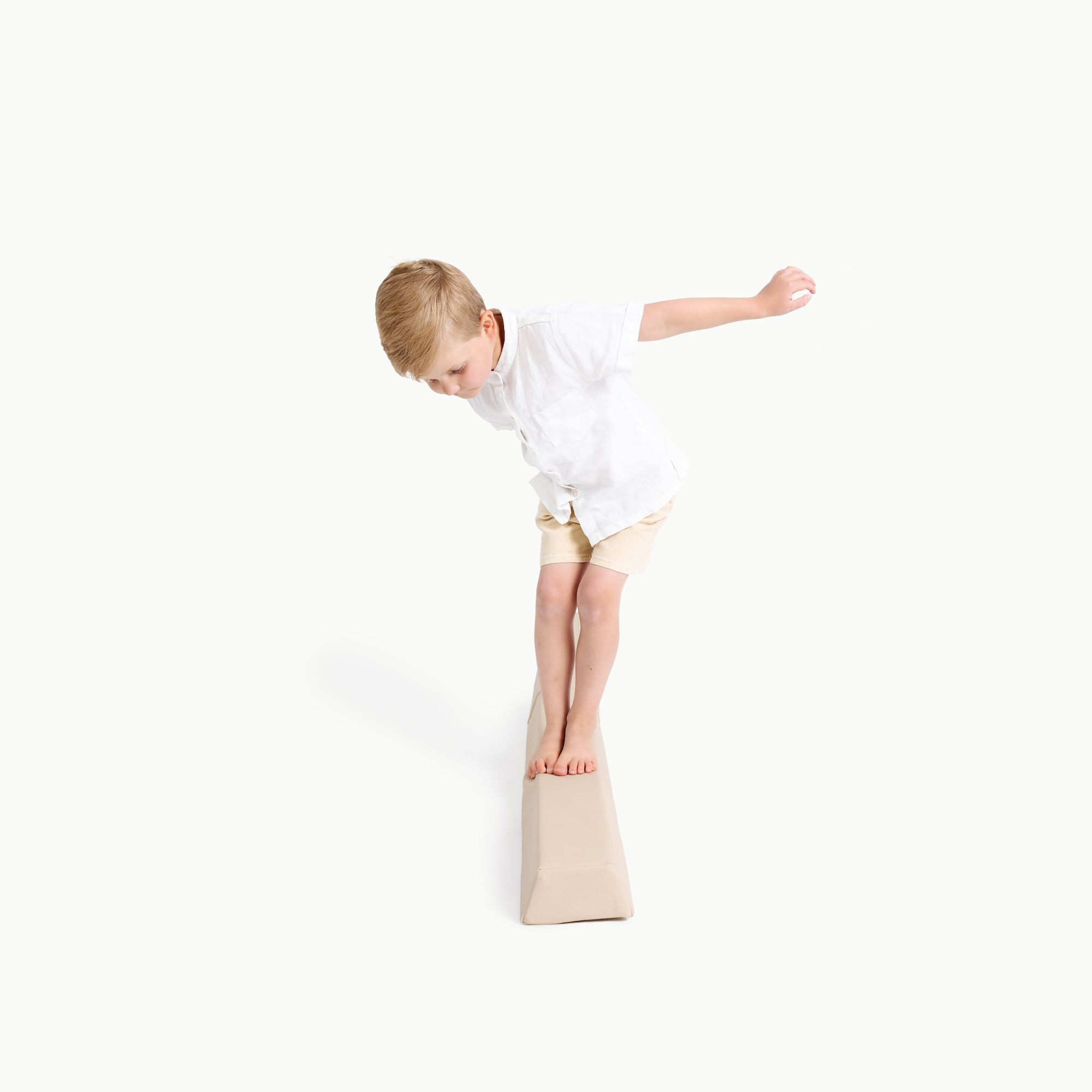 Millet@kid playing on the millet balance beam