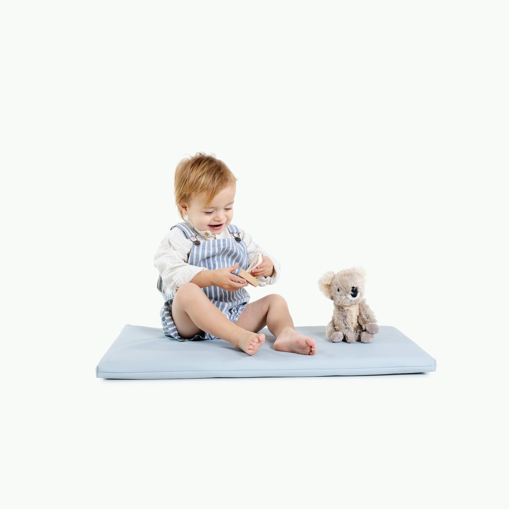 Beau@Kid sitting on Beau Padded micro+