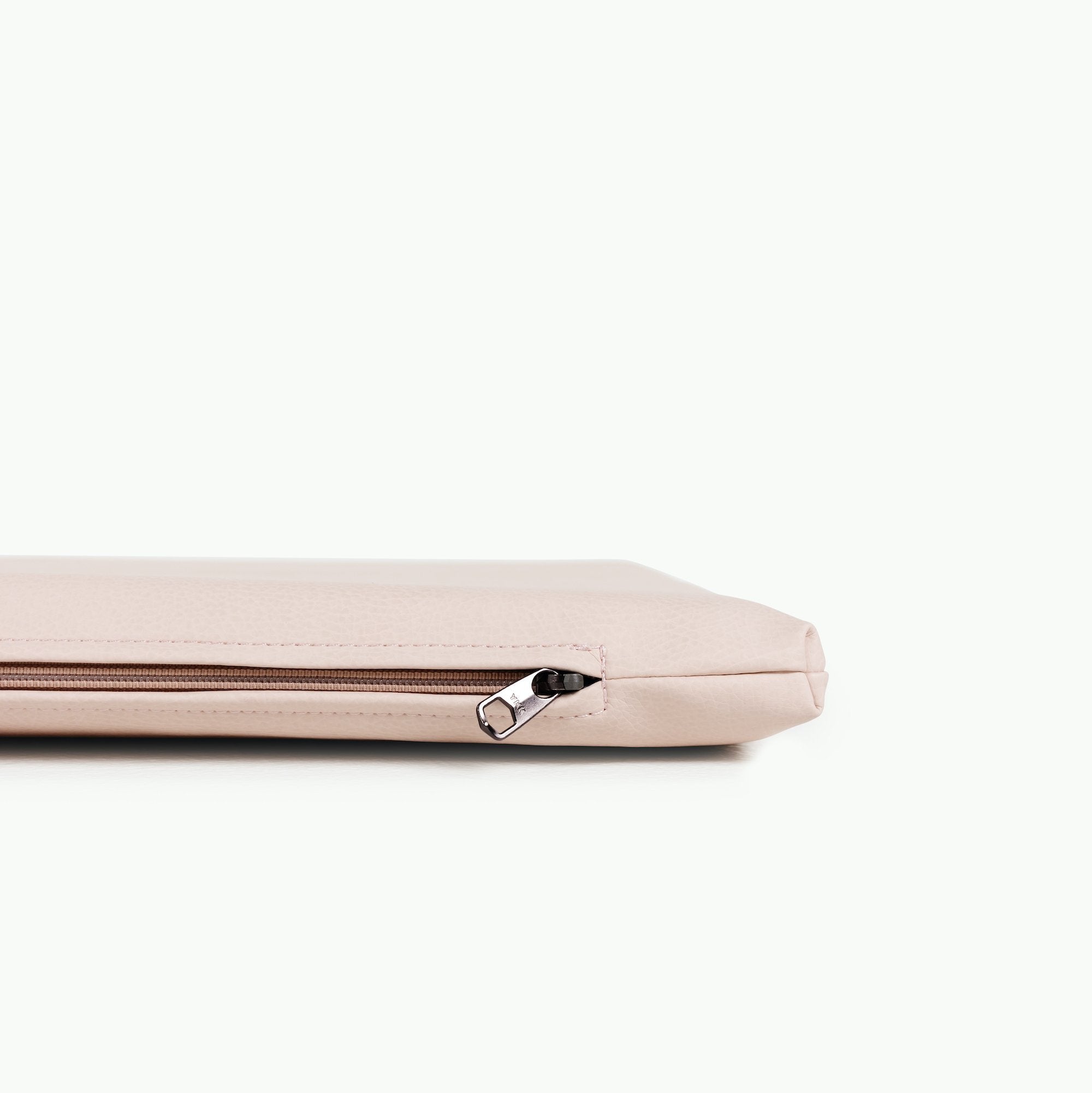 Belle / Square@Zipper detail on Belle Padded Mini Square