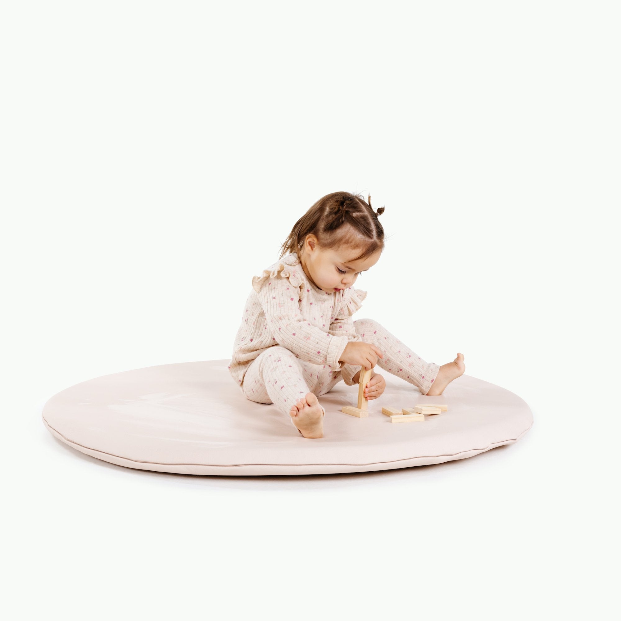 Belle / Circle@Girl sitting on Belle Padded Mini Circle