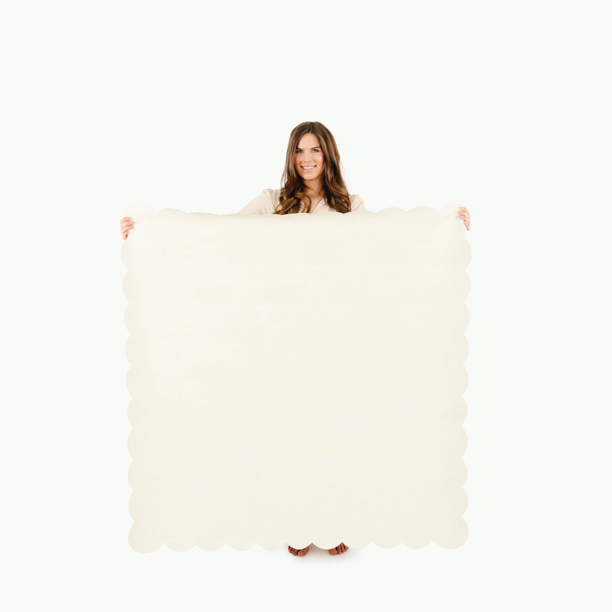 Ivory Scallop (on sale) / Square@Woman holding the Ivory Scallop Square Midi Mat