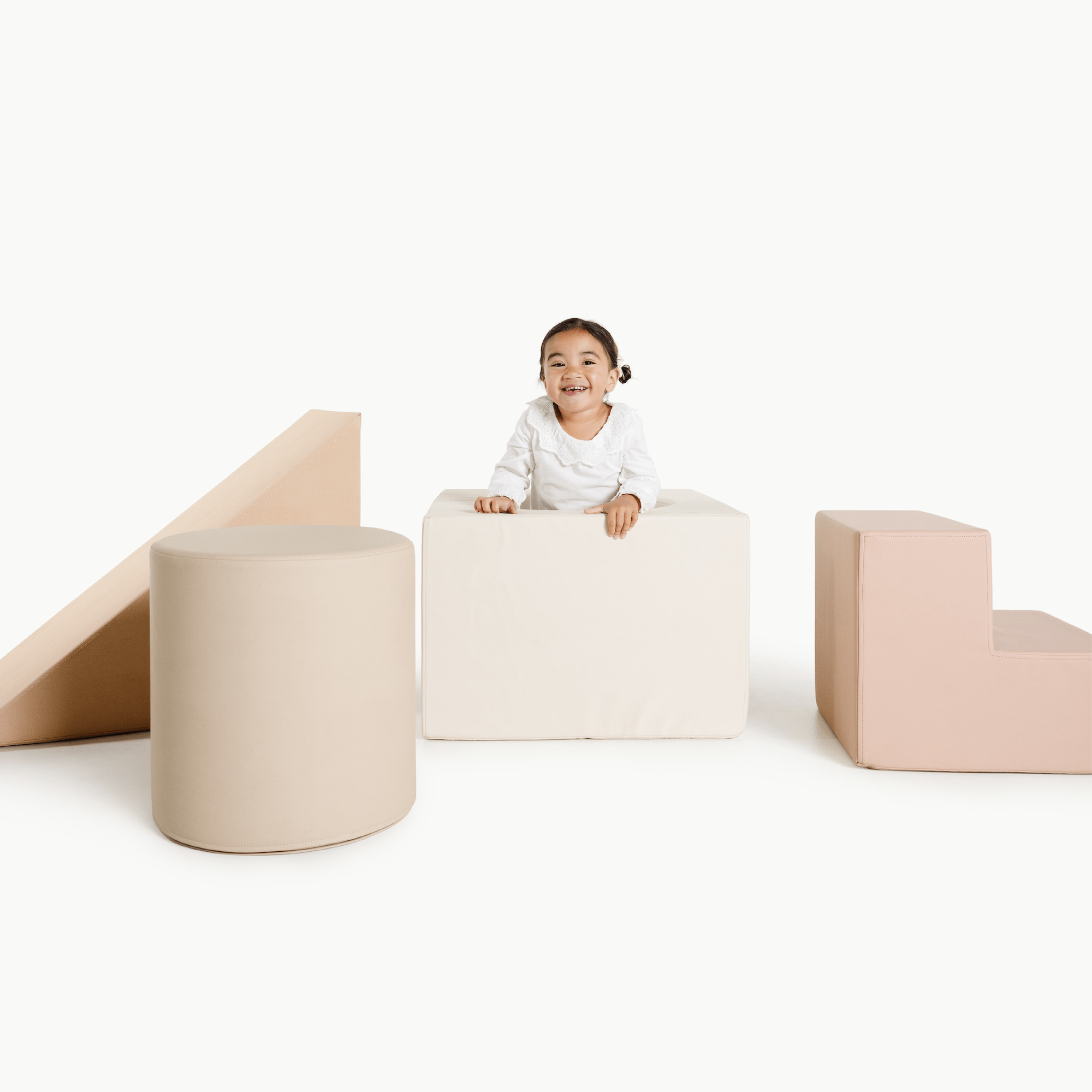 Tulle • Untanned • Millet • Ivory@Block Playset (Color) kids playing on the tulle block playset
