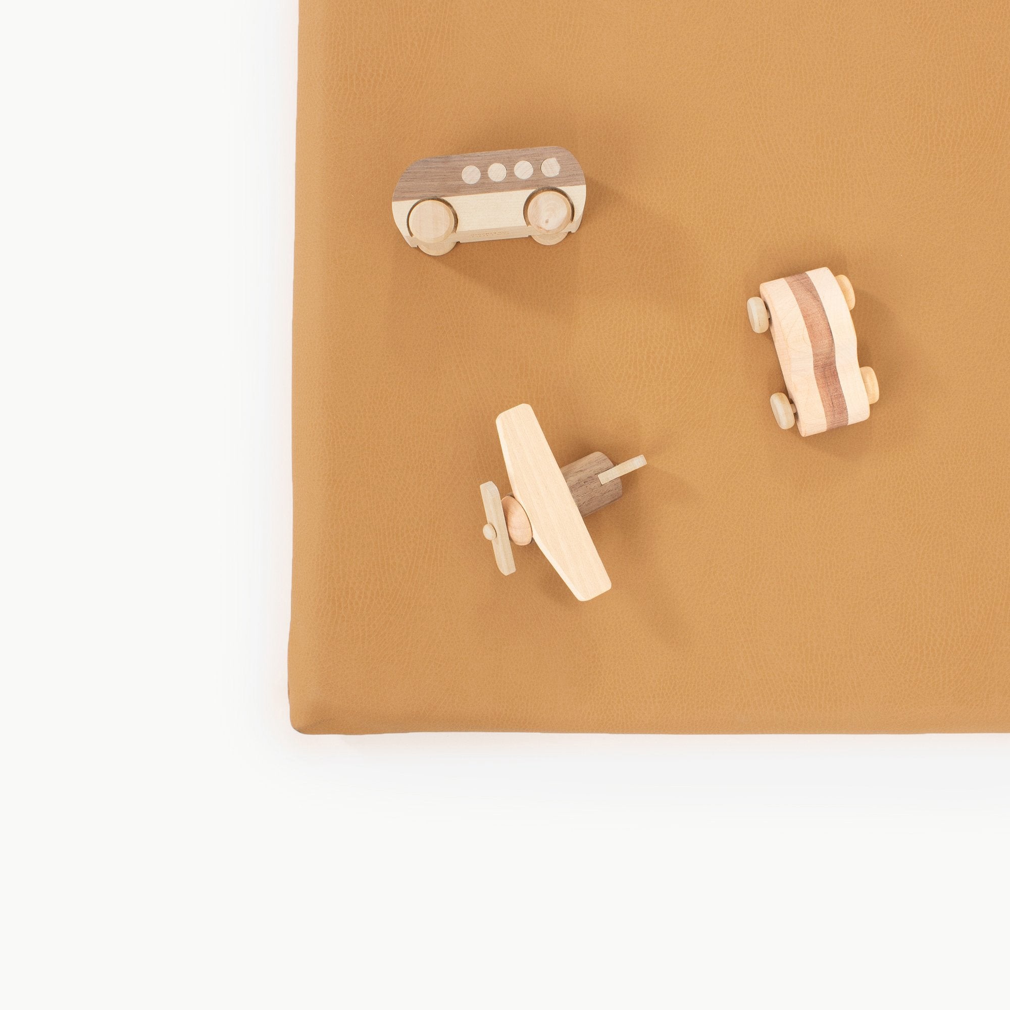 Camel / Square@overhead of toys on the camel padded mini square