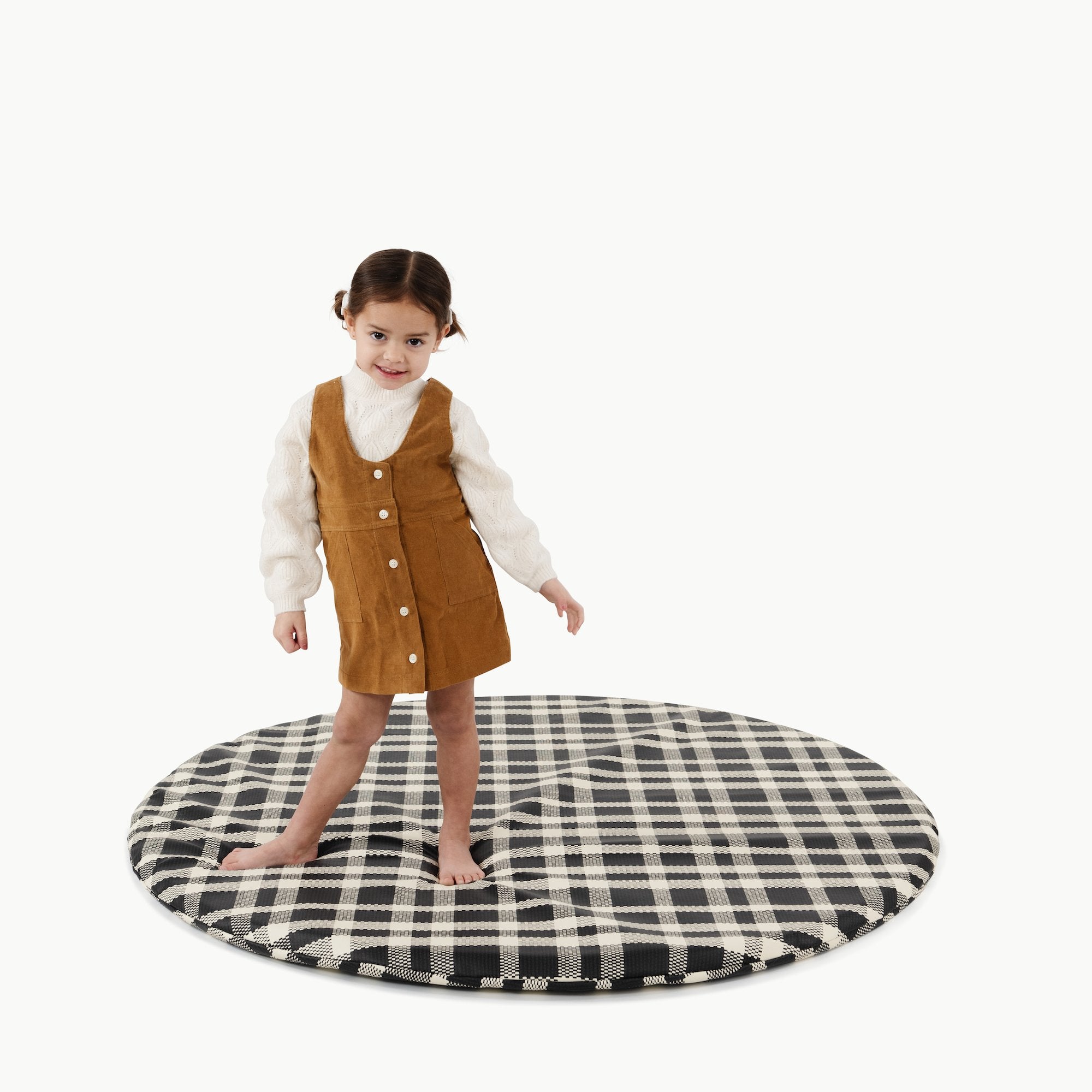 Onyx (on sale)@Kid standing on the onyx padded midi circle