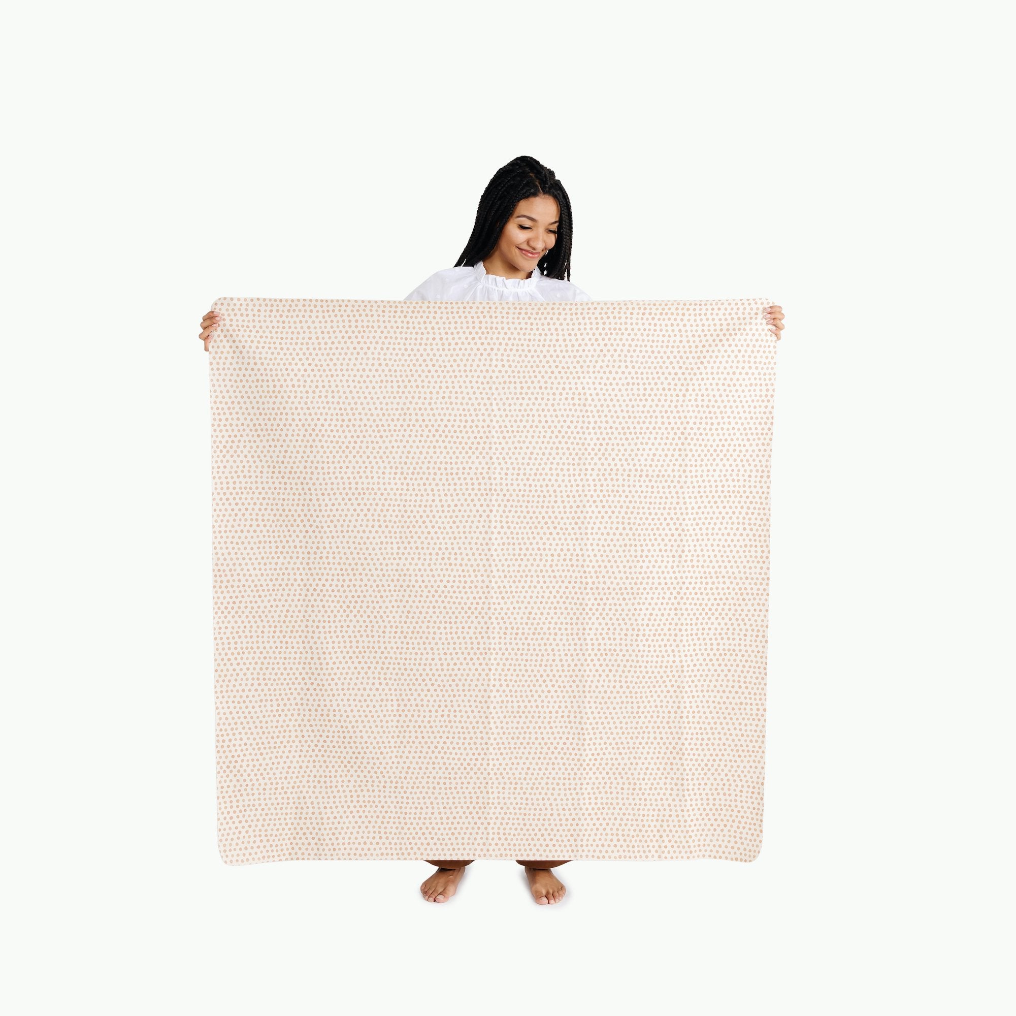 Pebble (on sale) / Square@Woman holding the Pebble Midi Square Mat