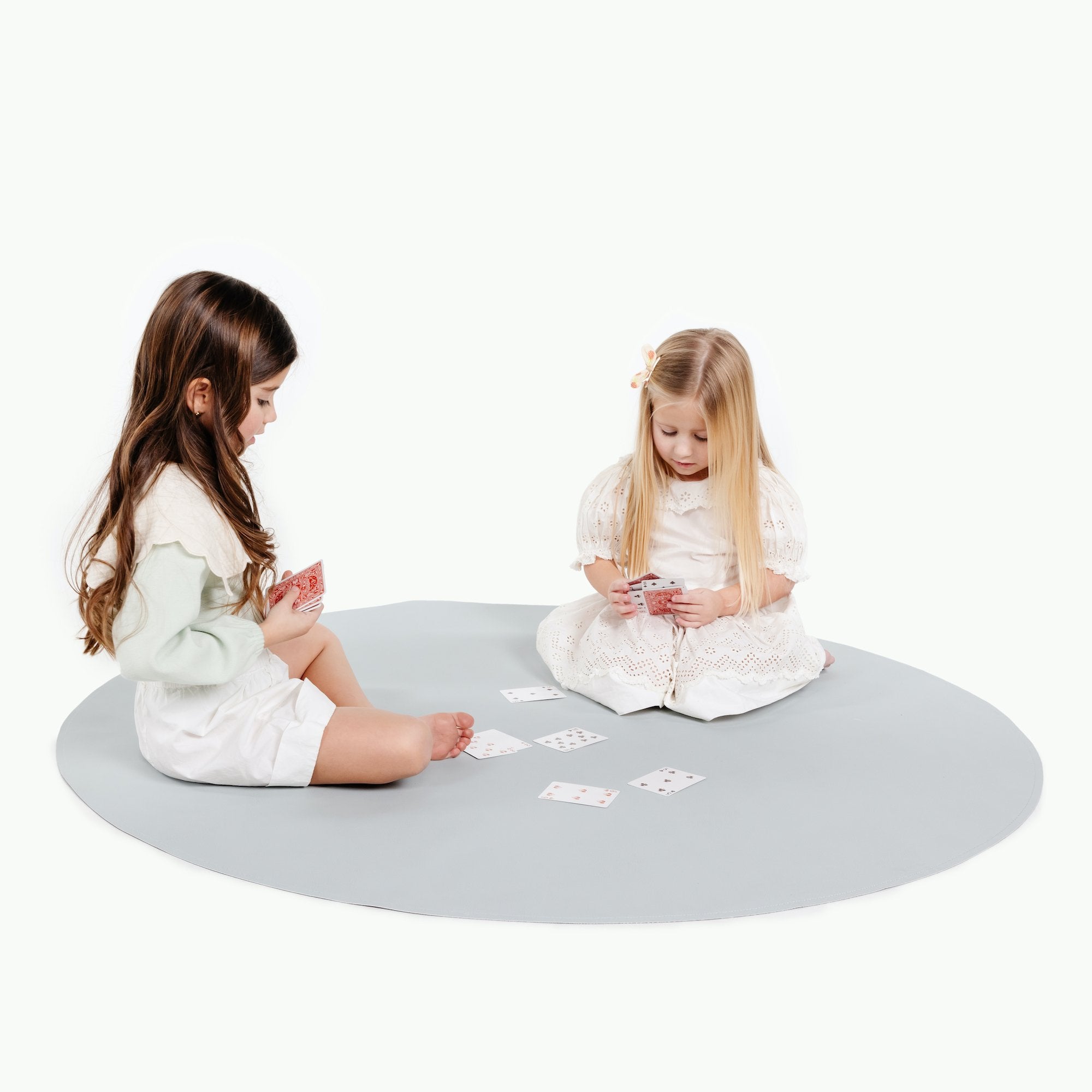 Dawn (on sale) / Circle@Kids playing on the Dawn Midi Circle Mat