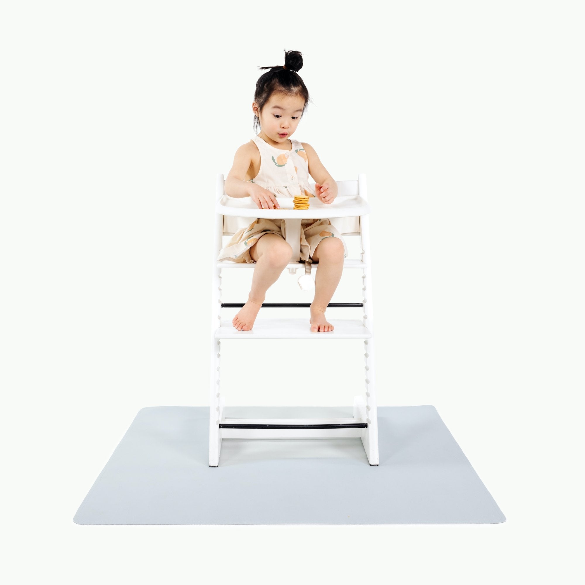 Dawn (on sale)@Kid in highchair on the Dawn Mini Mat