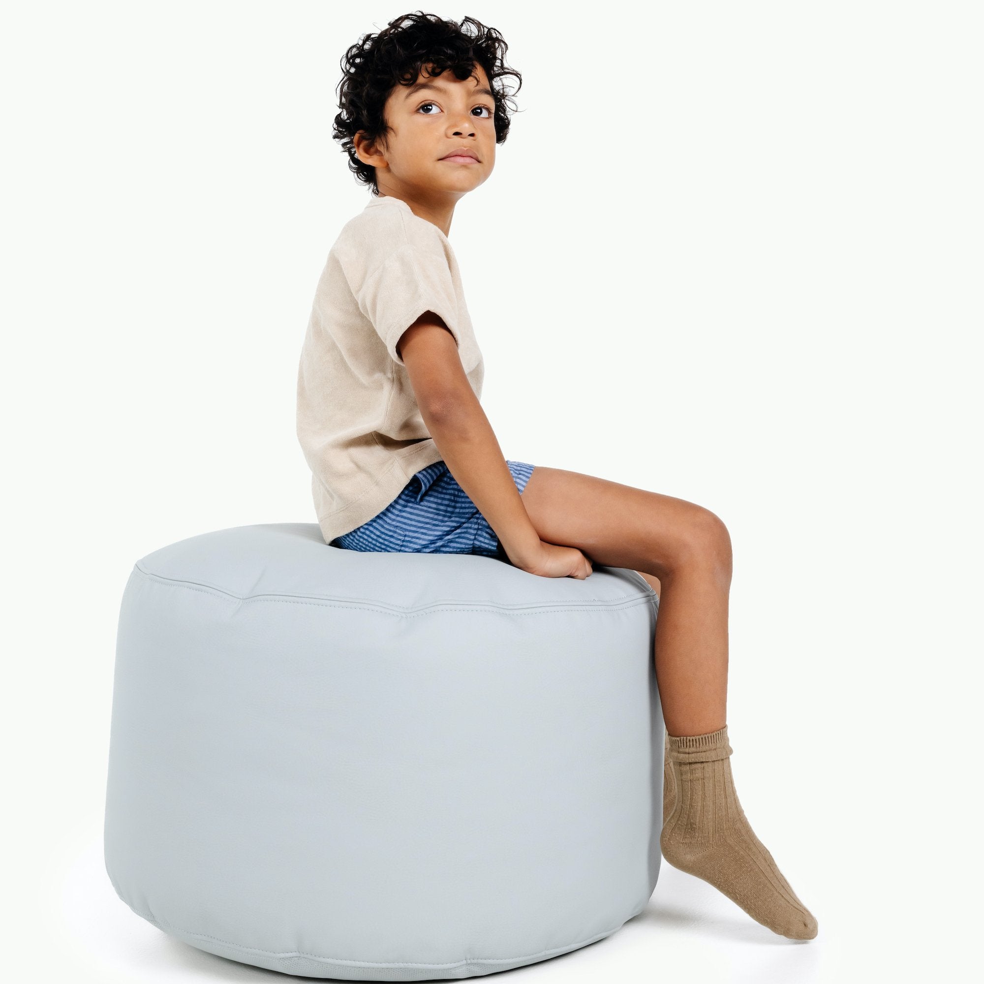Dawn (on sale)@Kid sitting on the Dawn Circle Pouf