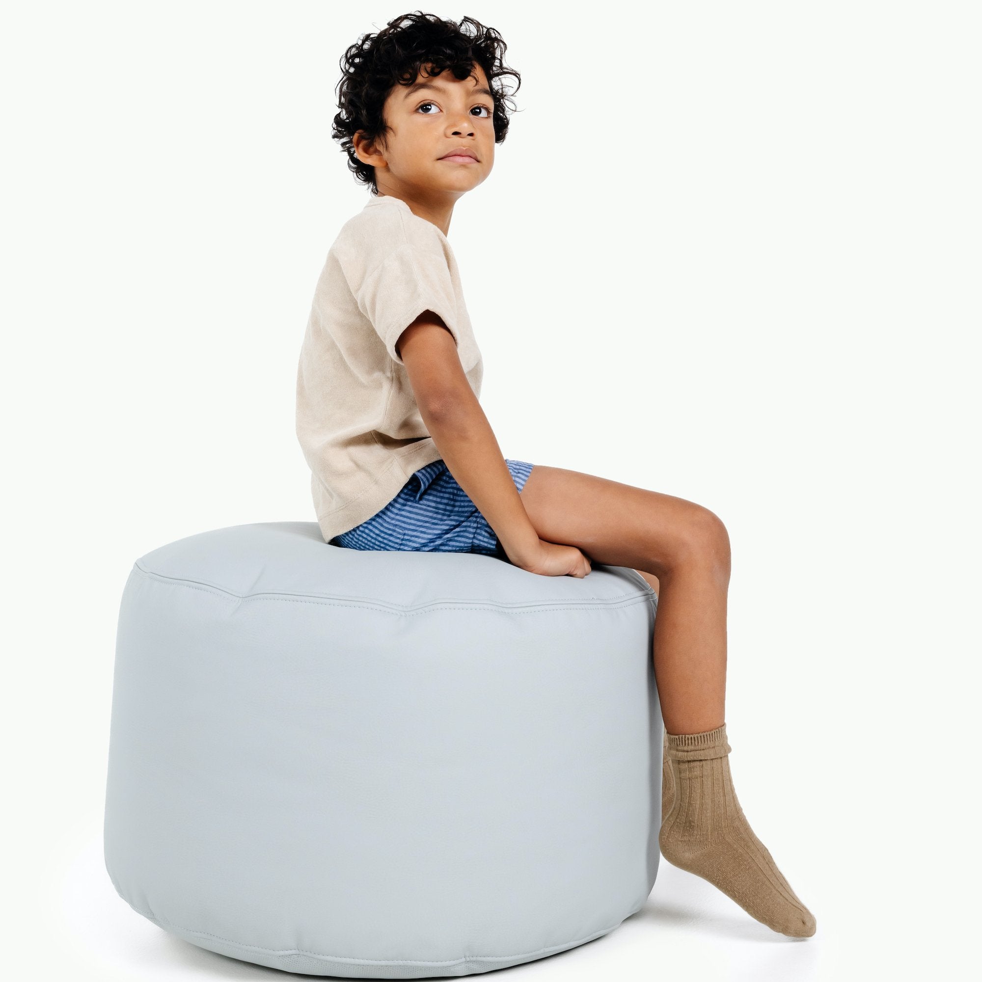 Dawn (on sale)@Kid sitting on the Dawn Circle Pouf