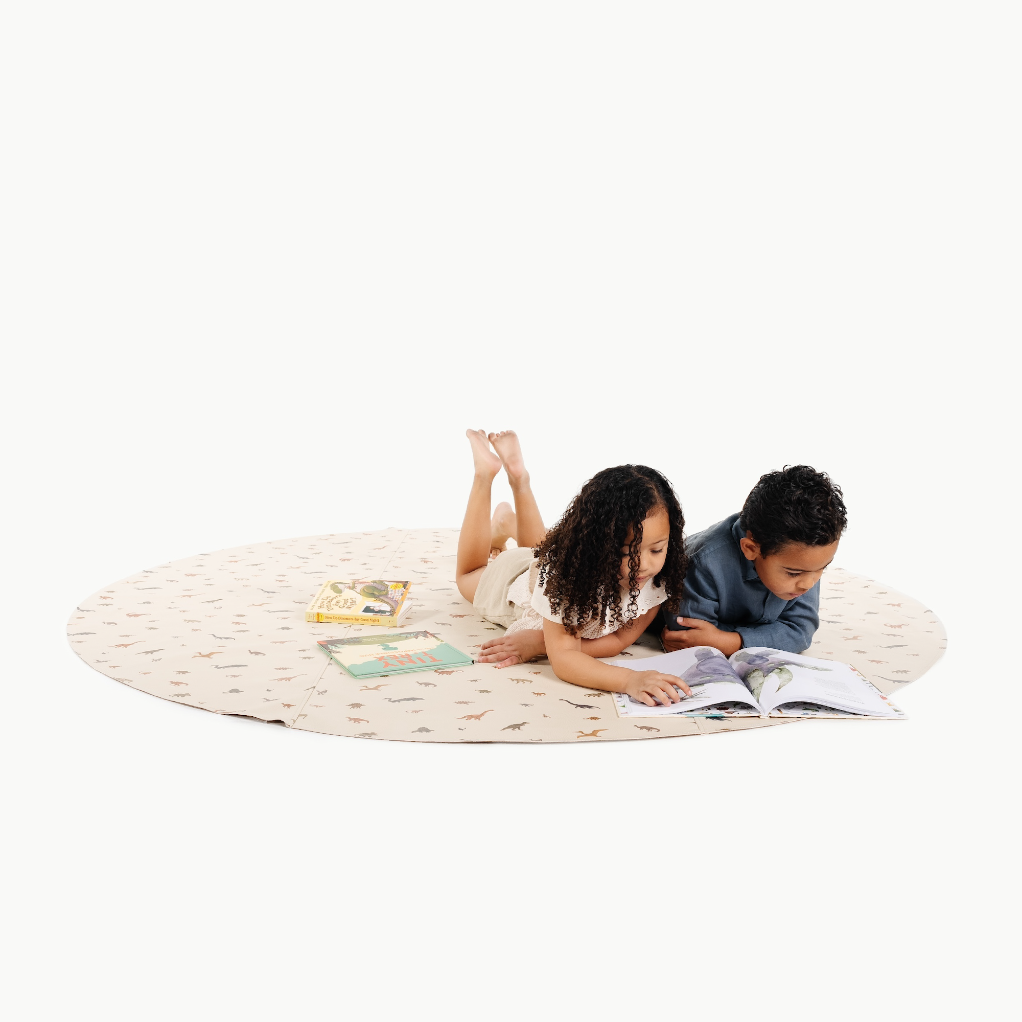 Dinosauria / Circle@kids laying on mat