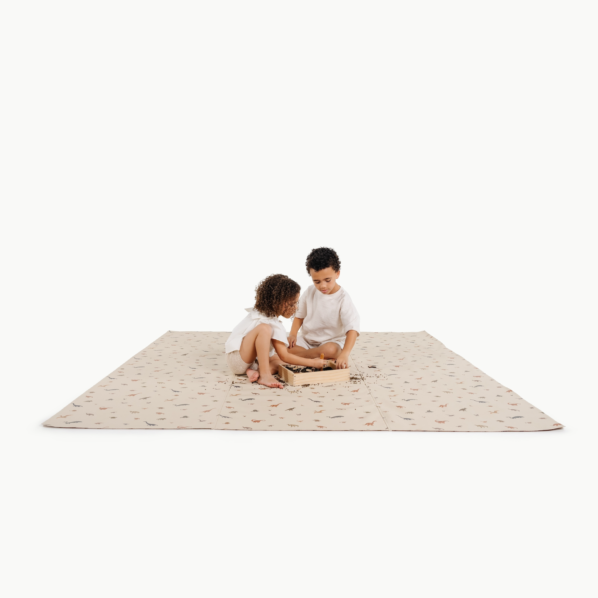Dinosauria / Square@kids laying on mat