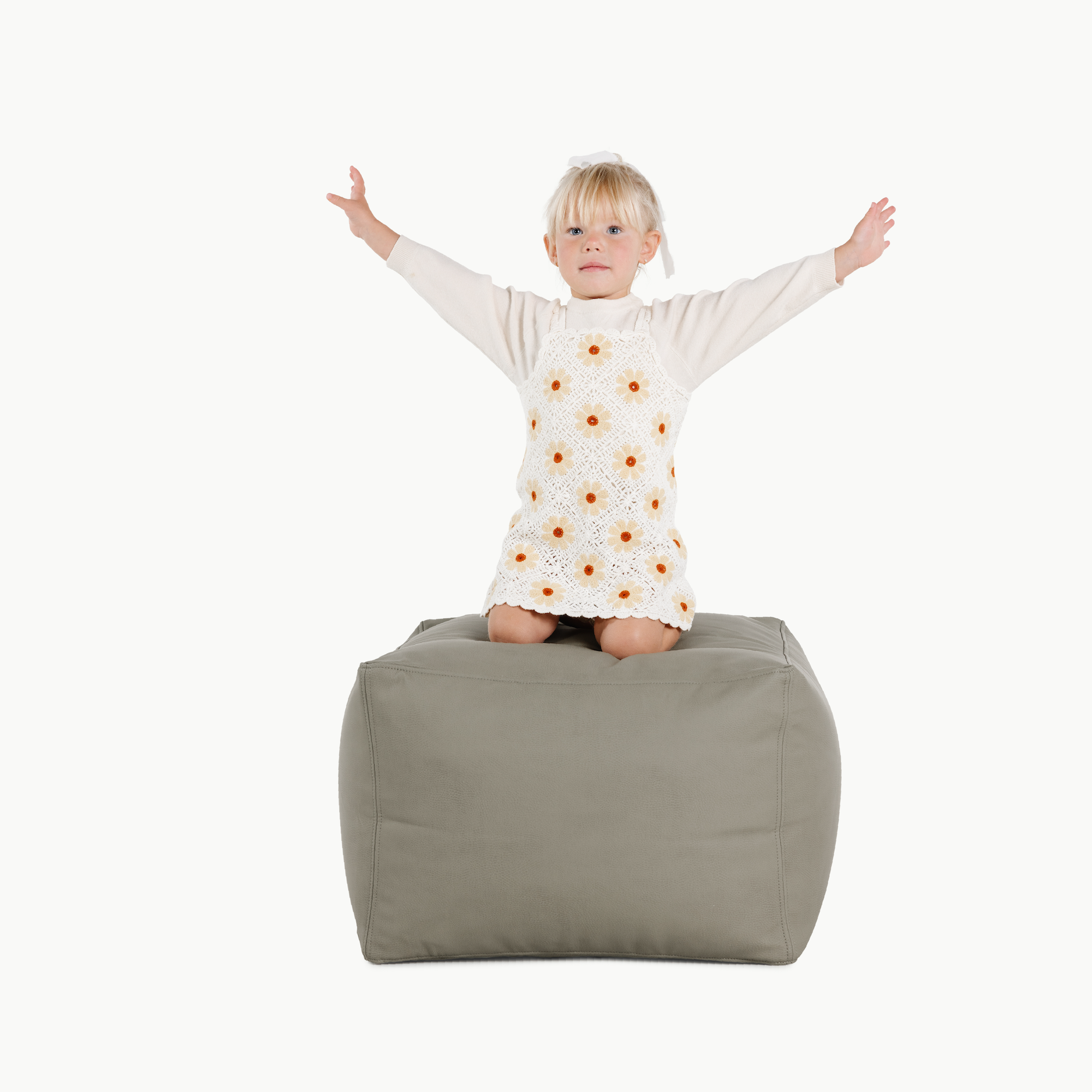 Fern (on sale)@Kid sitting on the Fern Square Pouf