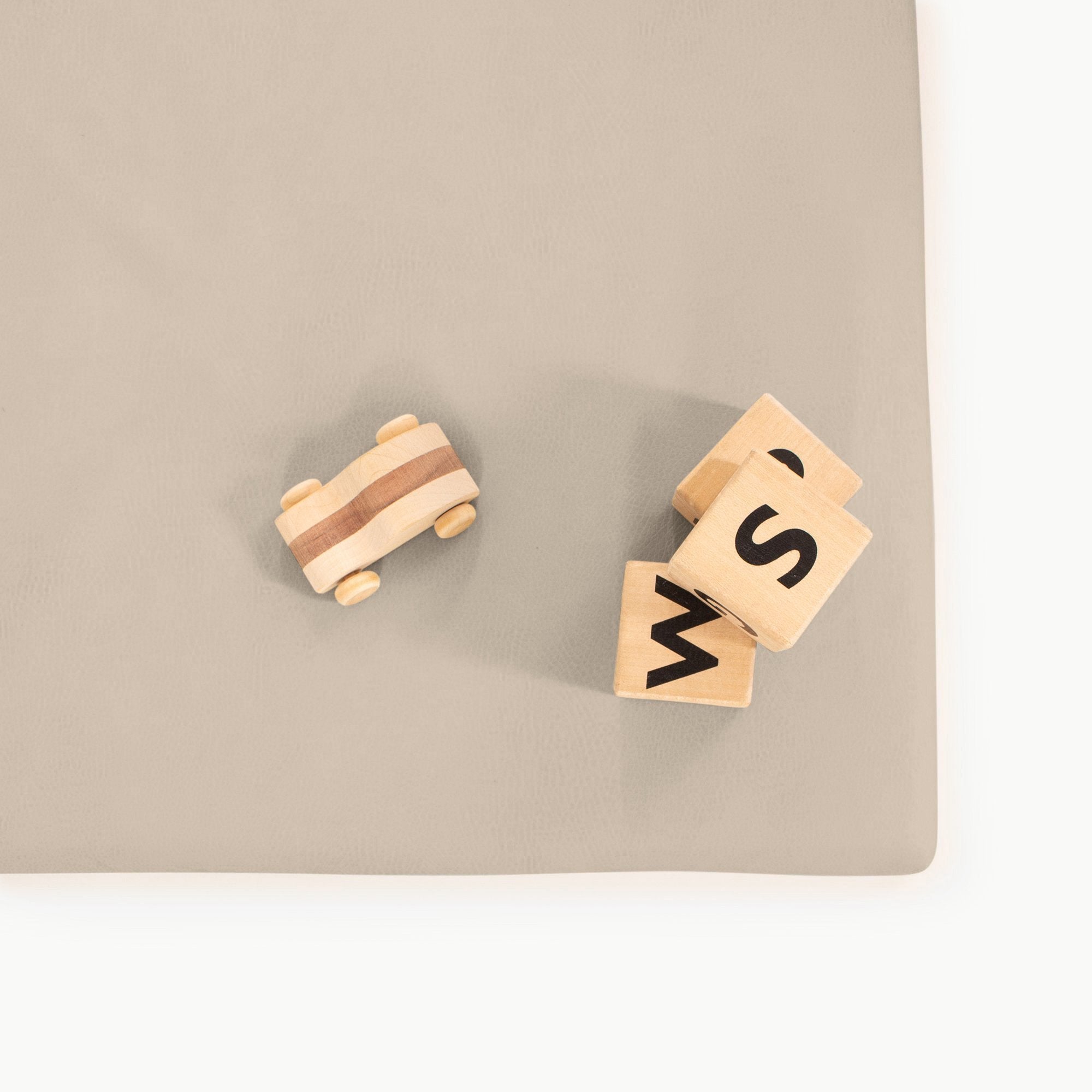 Fog (on sale)@close up overhead of the fog padded midi+