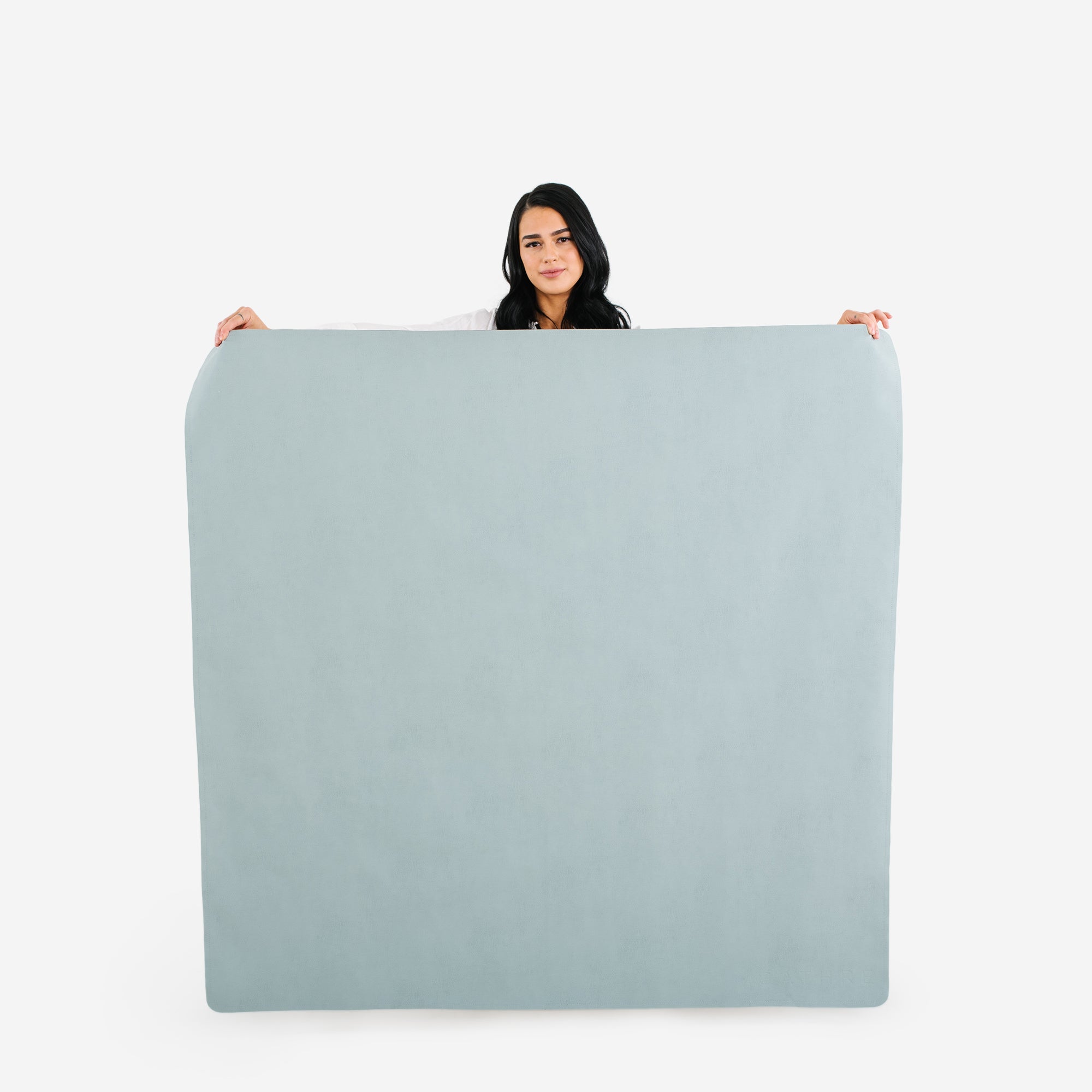 Azure (on sale)@woman holding mat