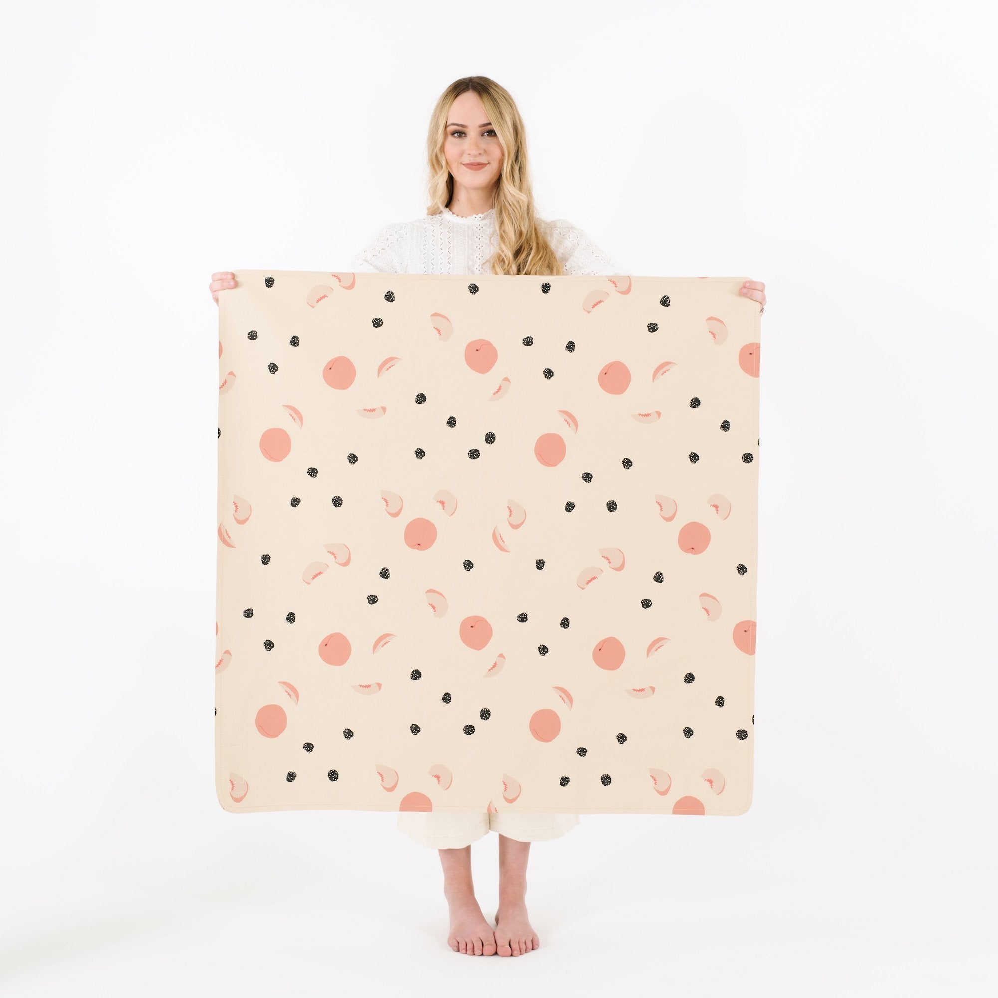 Fruity (on sale)@Woman holding the Fruity Mini Mat