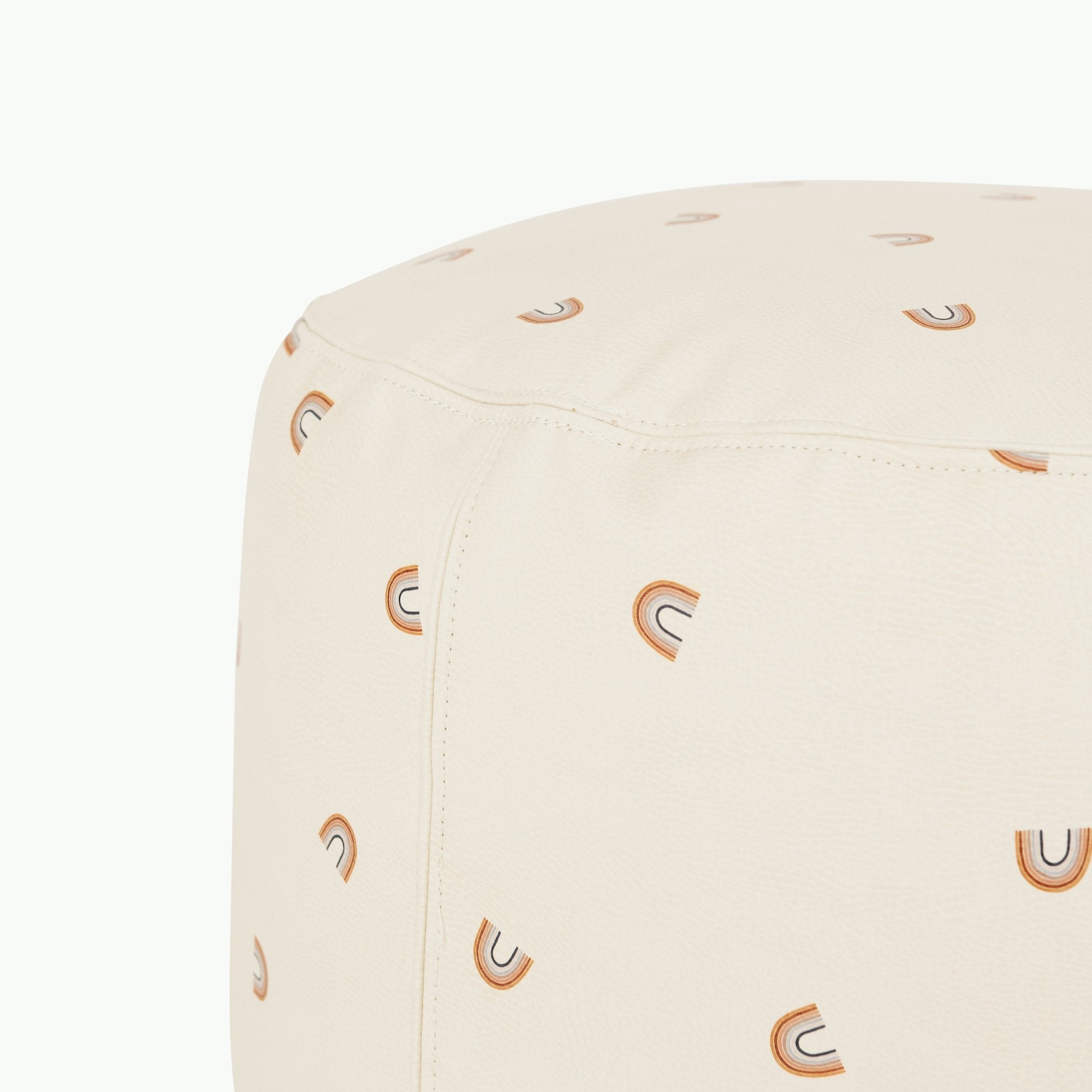 Tiny Rainbow (on sale)@Seam detail on the Tiny Rainbow Circle Pouf