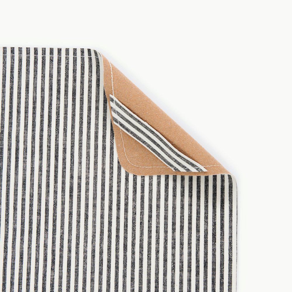 Stone Stripe@Hanging tab detail on the Stone Stripe Midi+