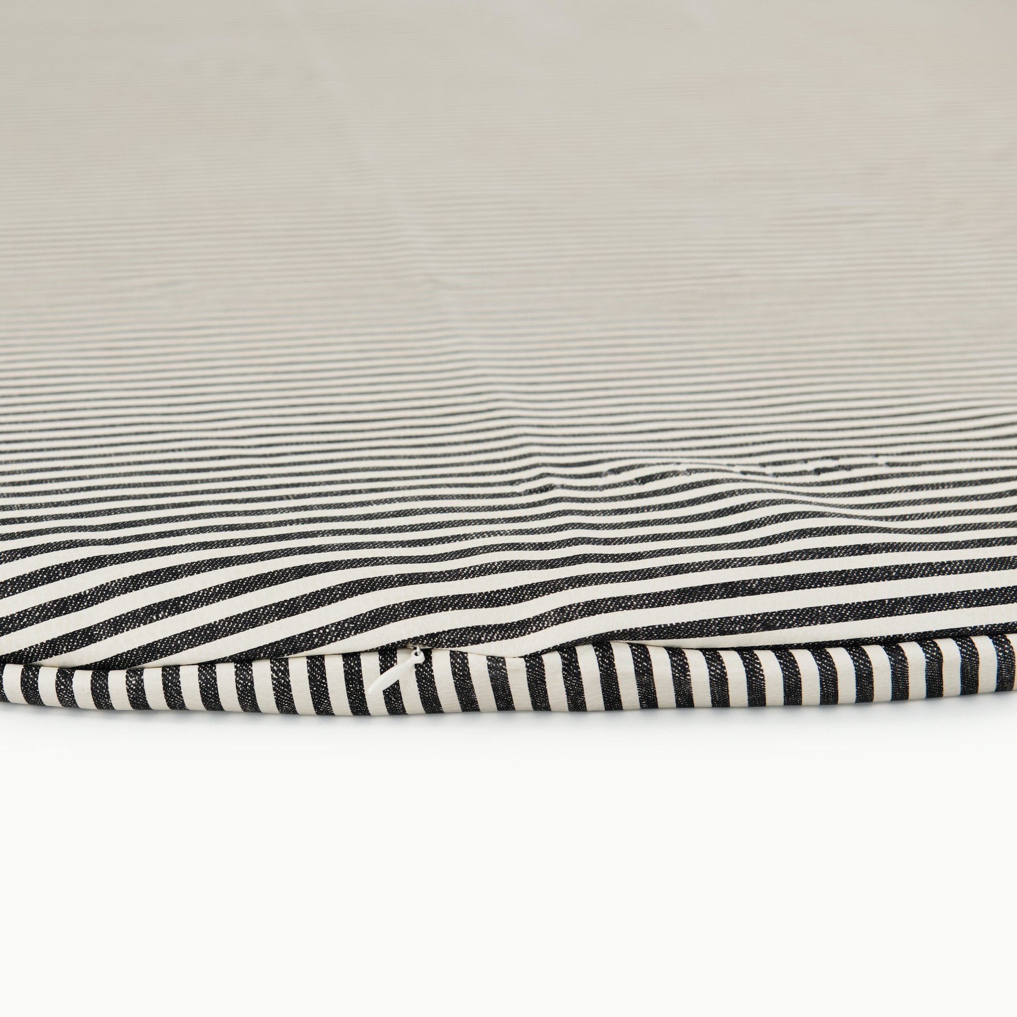 Stone Stripe@Zipper on stone stripe padded midi circle