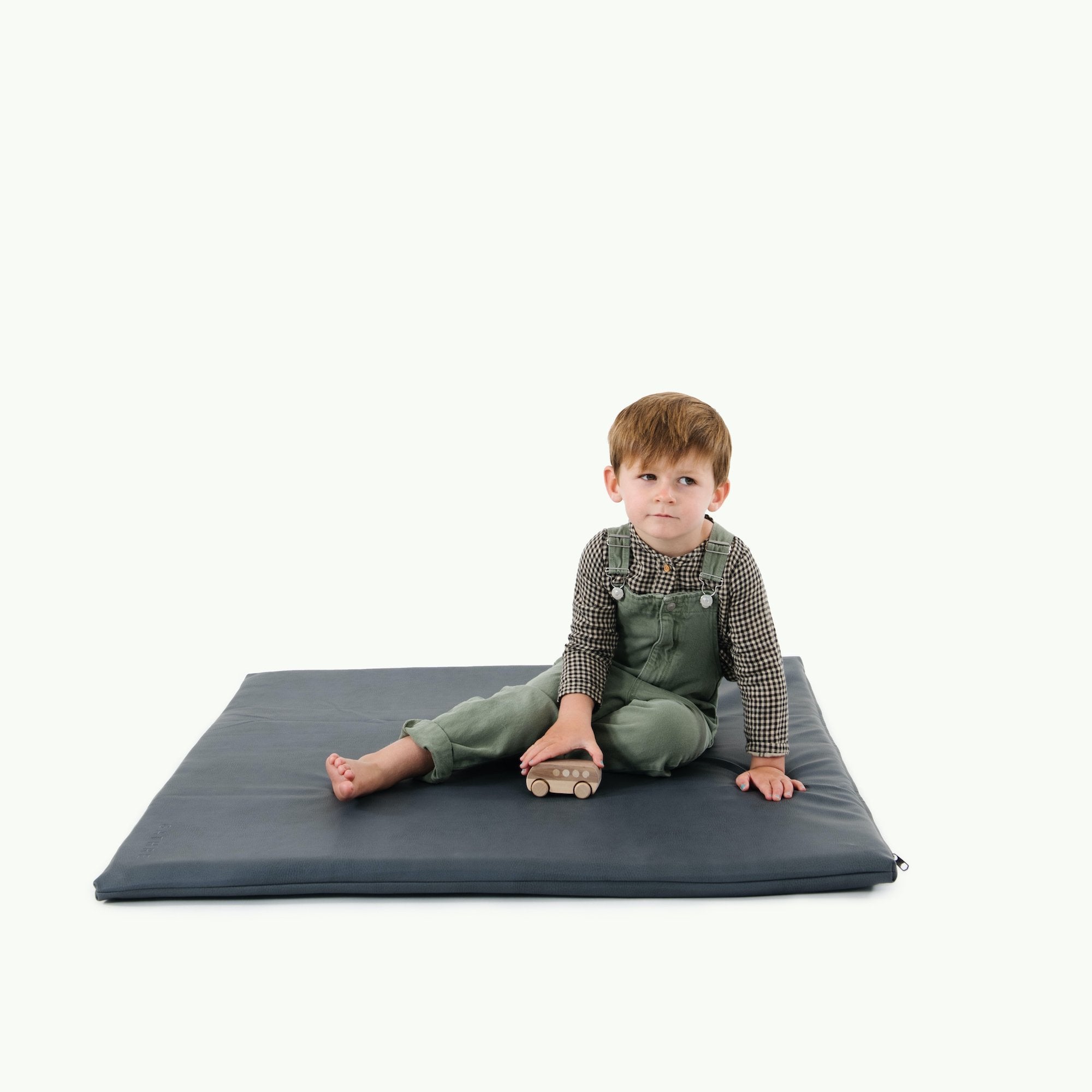 Nightfall (on sale) / Square@boy sitting on nightfall padded mini