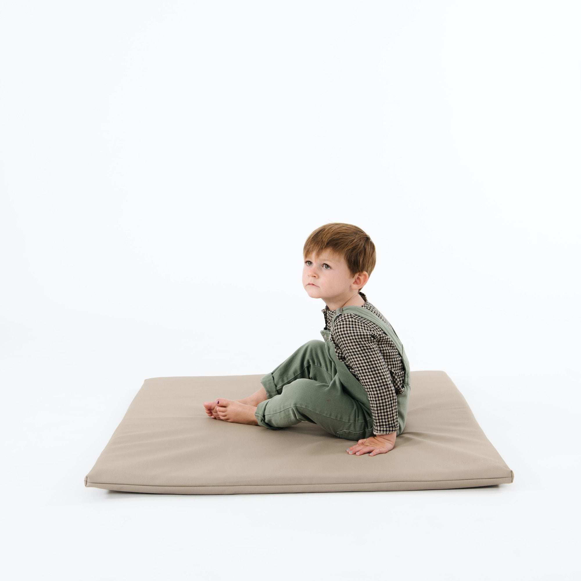 Ember (on sale) / Square@boy sitting on ember padded mini