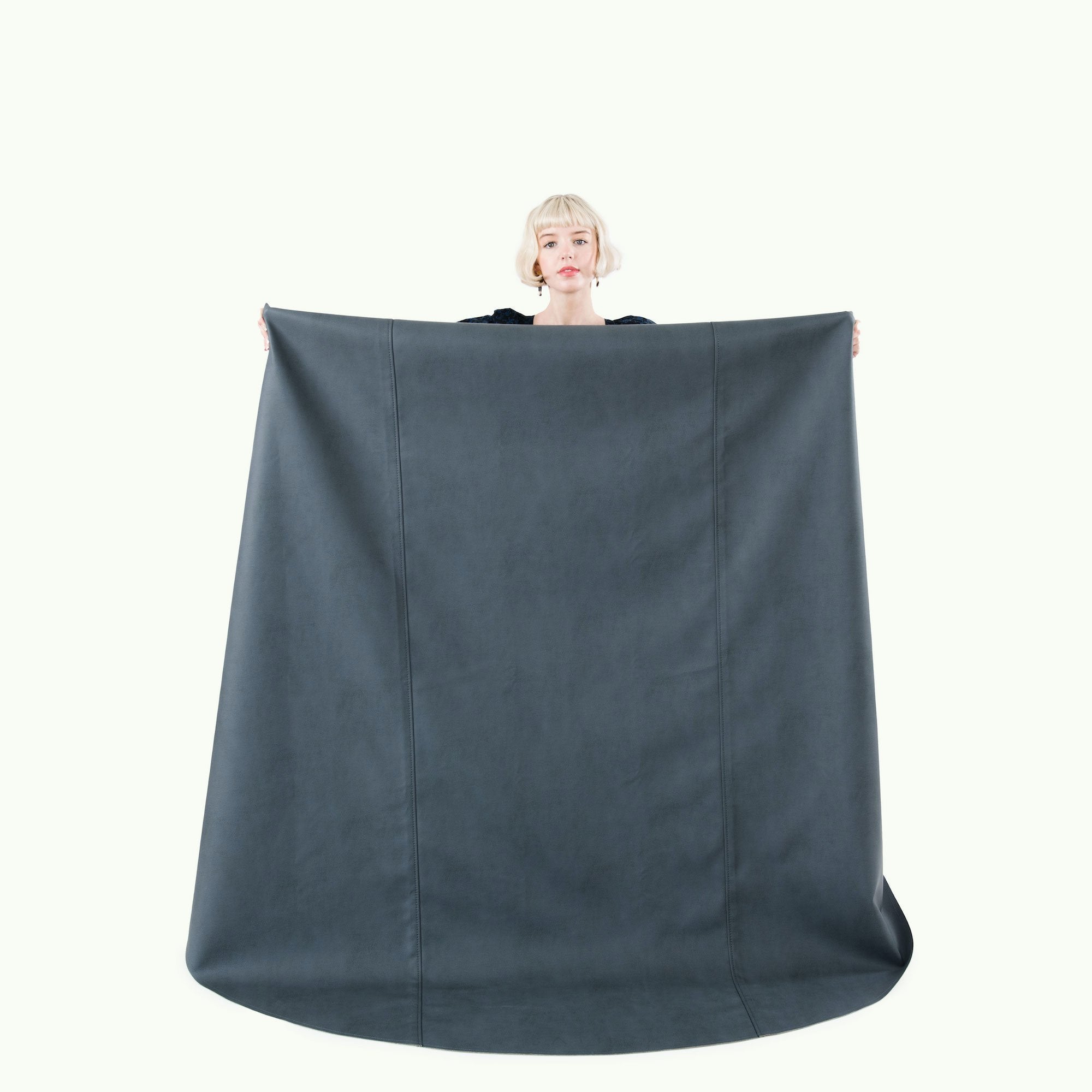 Nightfall (on sale) / Circle@Woman holding a Nightfall Circle Maxi Mat