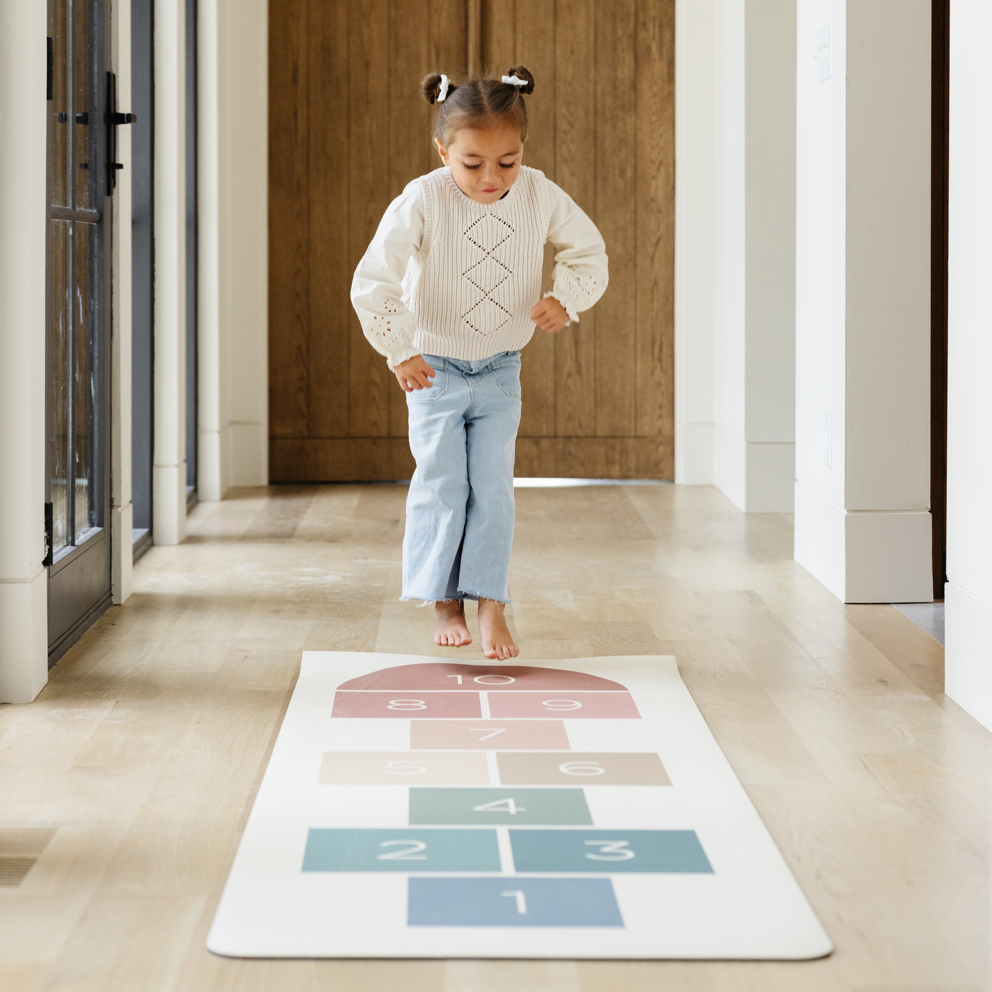 Rainbow Hopscotch@kid playing on the rainbow hopscotch home mat