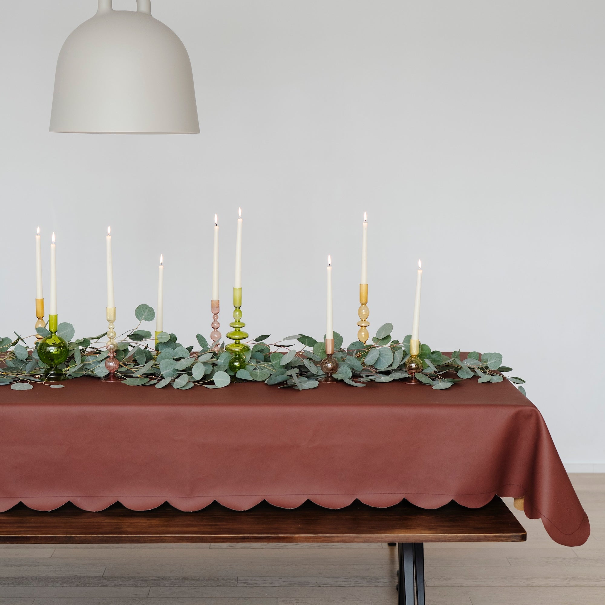 Bordeaux Scallop@lifestyle image of a bordeaux tableloth