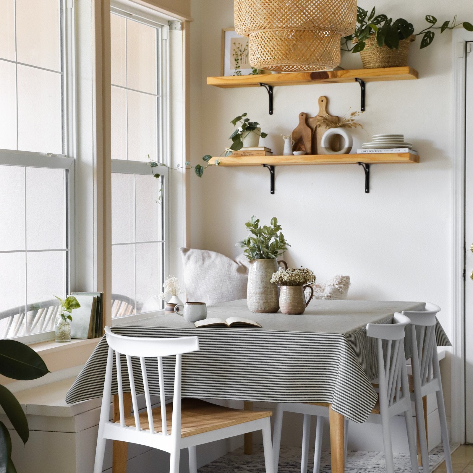 Stone Stripe@Stone Stripe Tablecloth on dining table