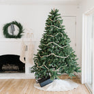 Blanc Scallop (on sale)@Blanc Scallop Tree Skirt under tree