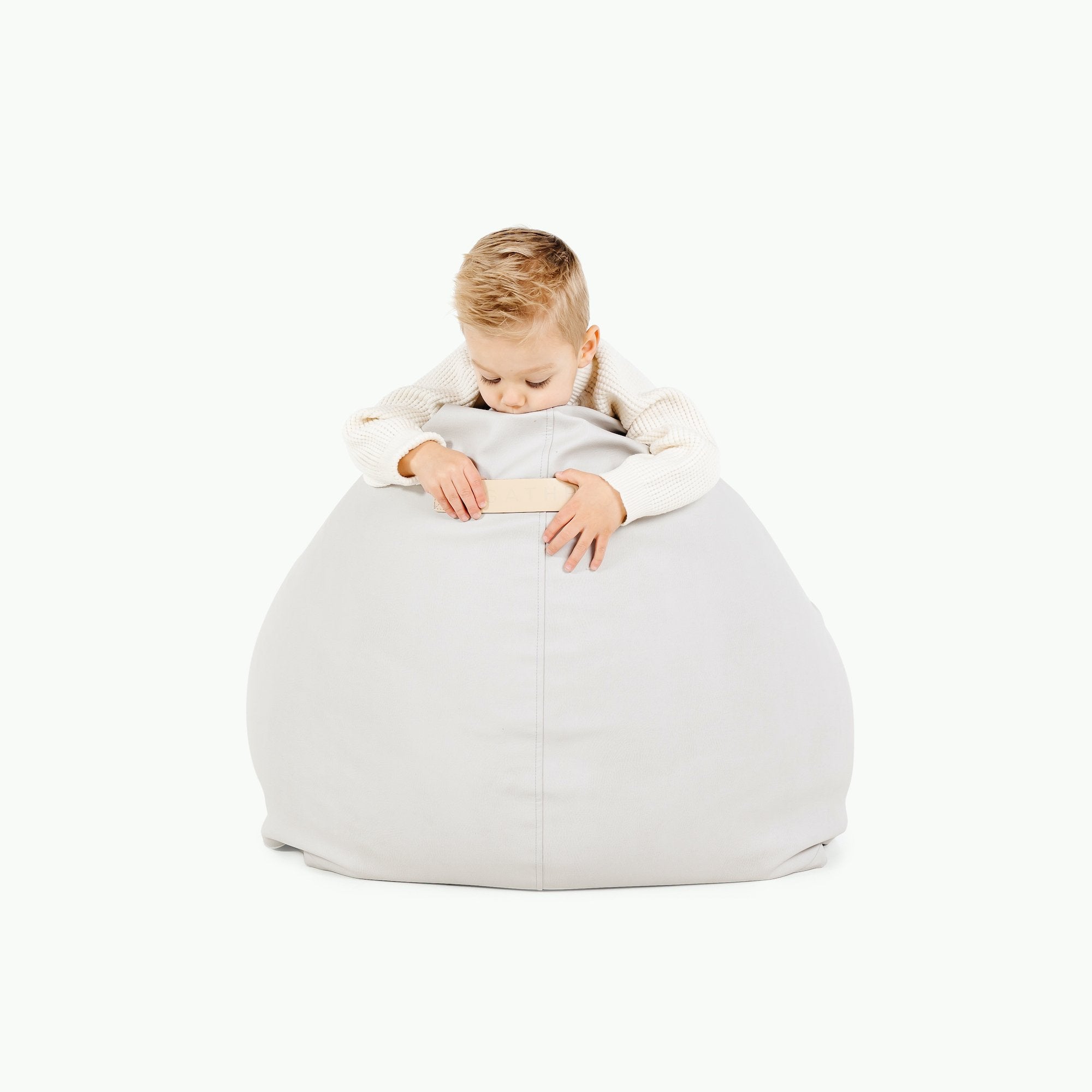 Gull (on sale)@Gathre deboss detail on the Gull Lounger