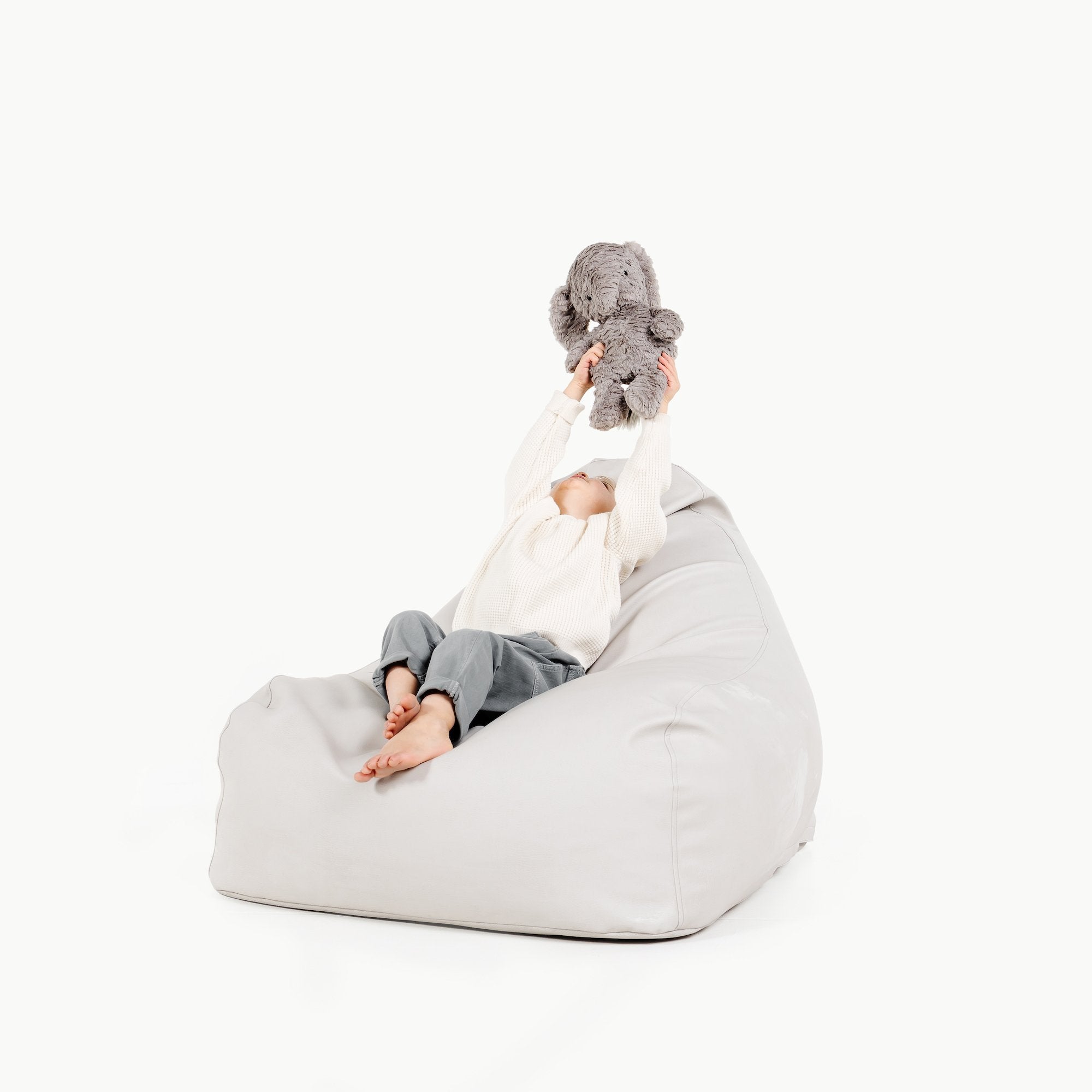 Gull (on sale)@Kid sitting on the Gull Lounger