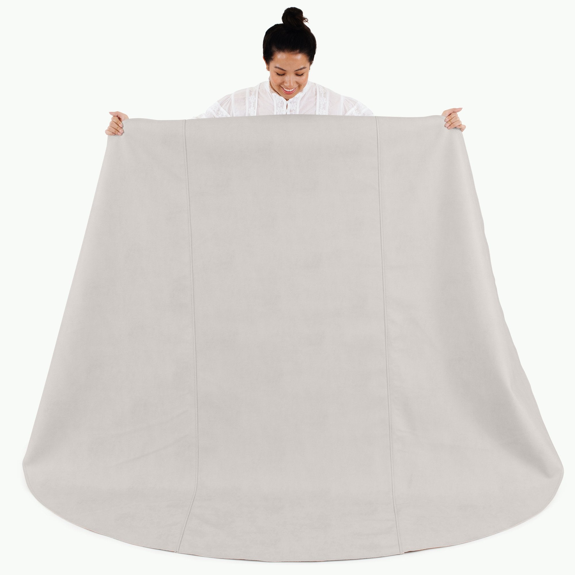 Gull (on sale) / Circle@Woman holding a Gull Circle Maxi Mat