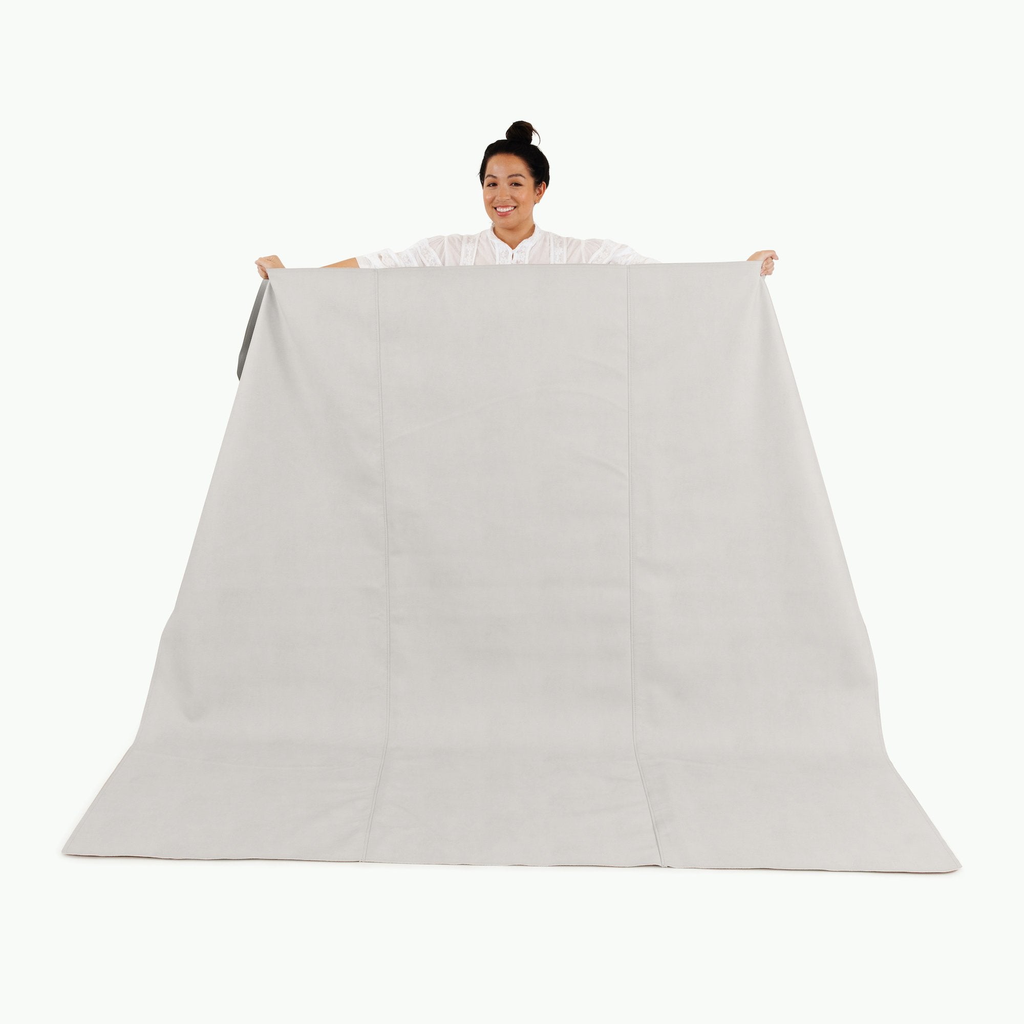 Gull (on sale) / Square@Woman holding a Gull Square Maxi Mat