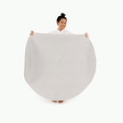 Gull (on sale) / Circle@Woman holding the Gull Circle Midi Mat