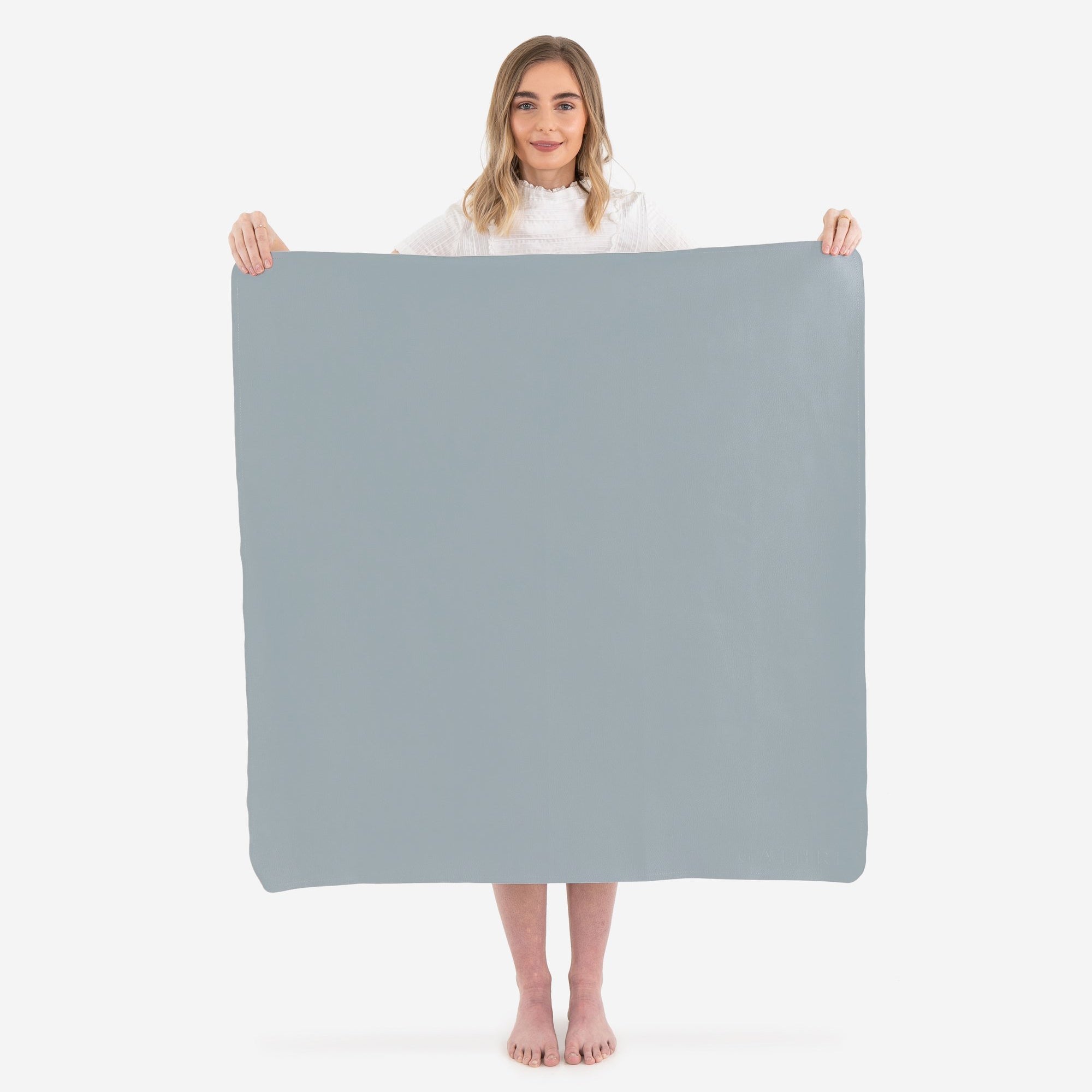 Heron (on sale)@Woman holding the Heron Mini Mat