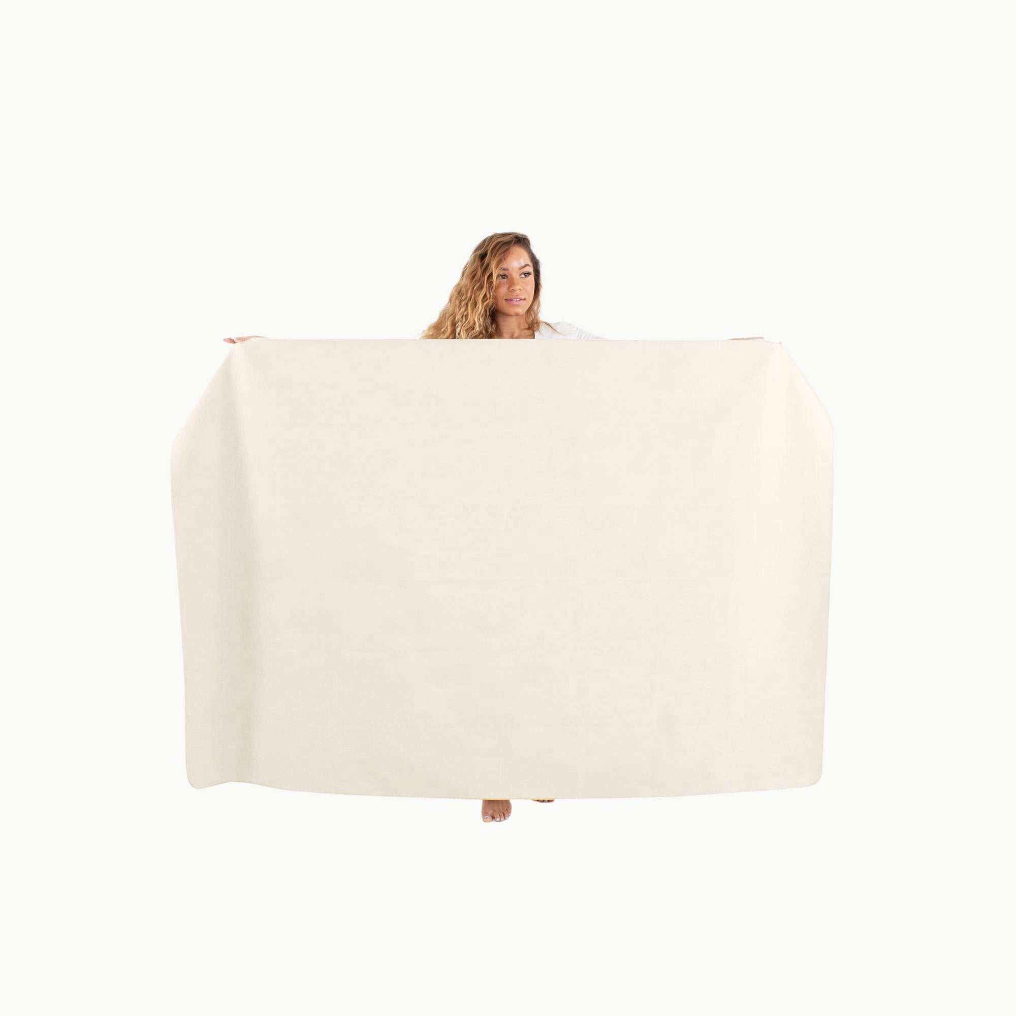 Ivory@Woman holding the Ivory Midi+ Mat