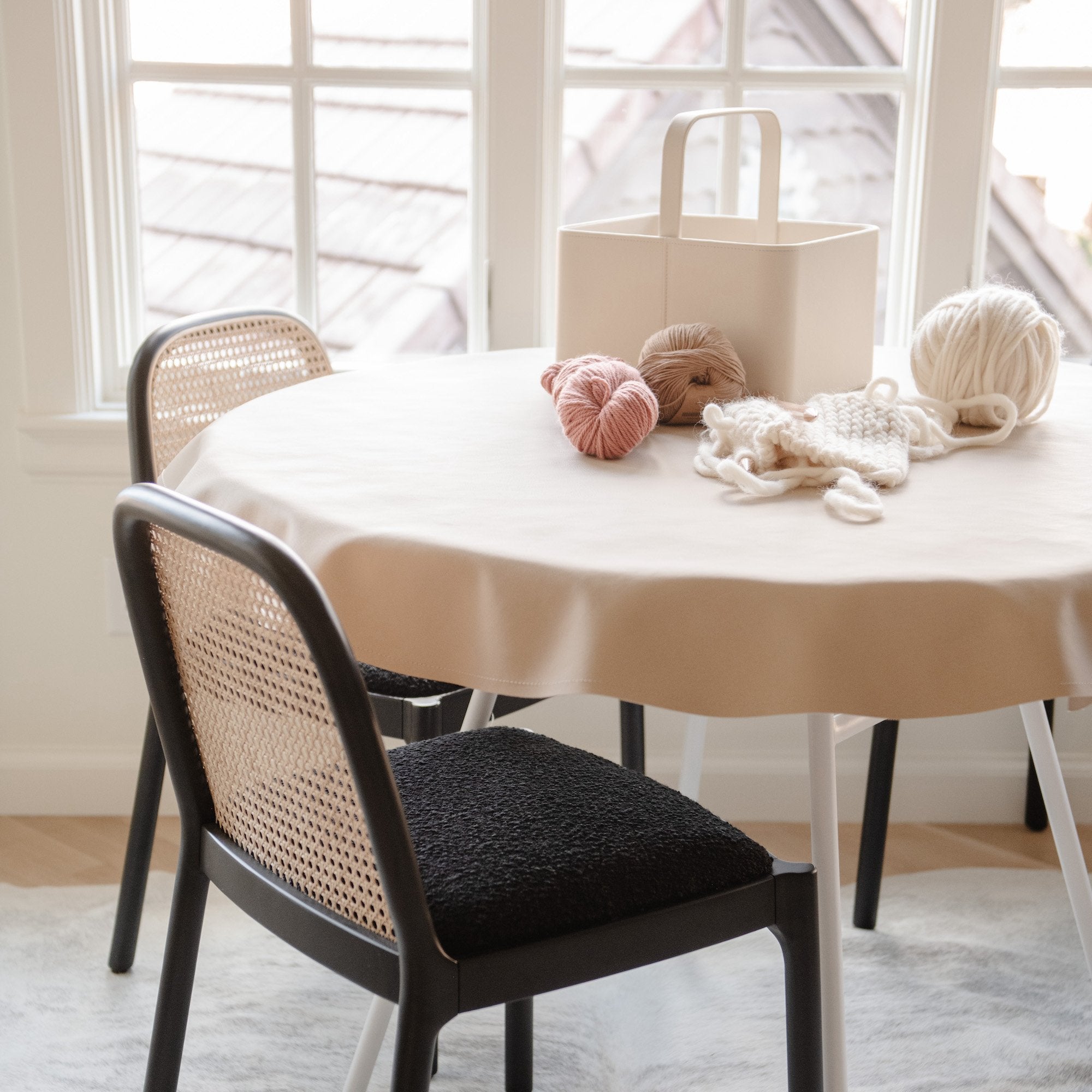 Millet / Circle@Millet Midi Circle Mat being used as a tablecloth on a circle table