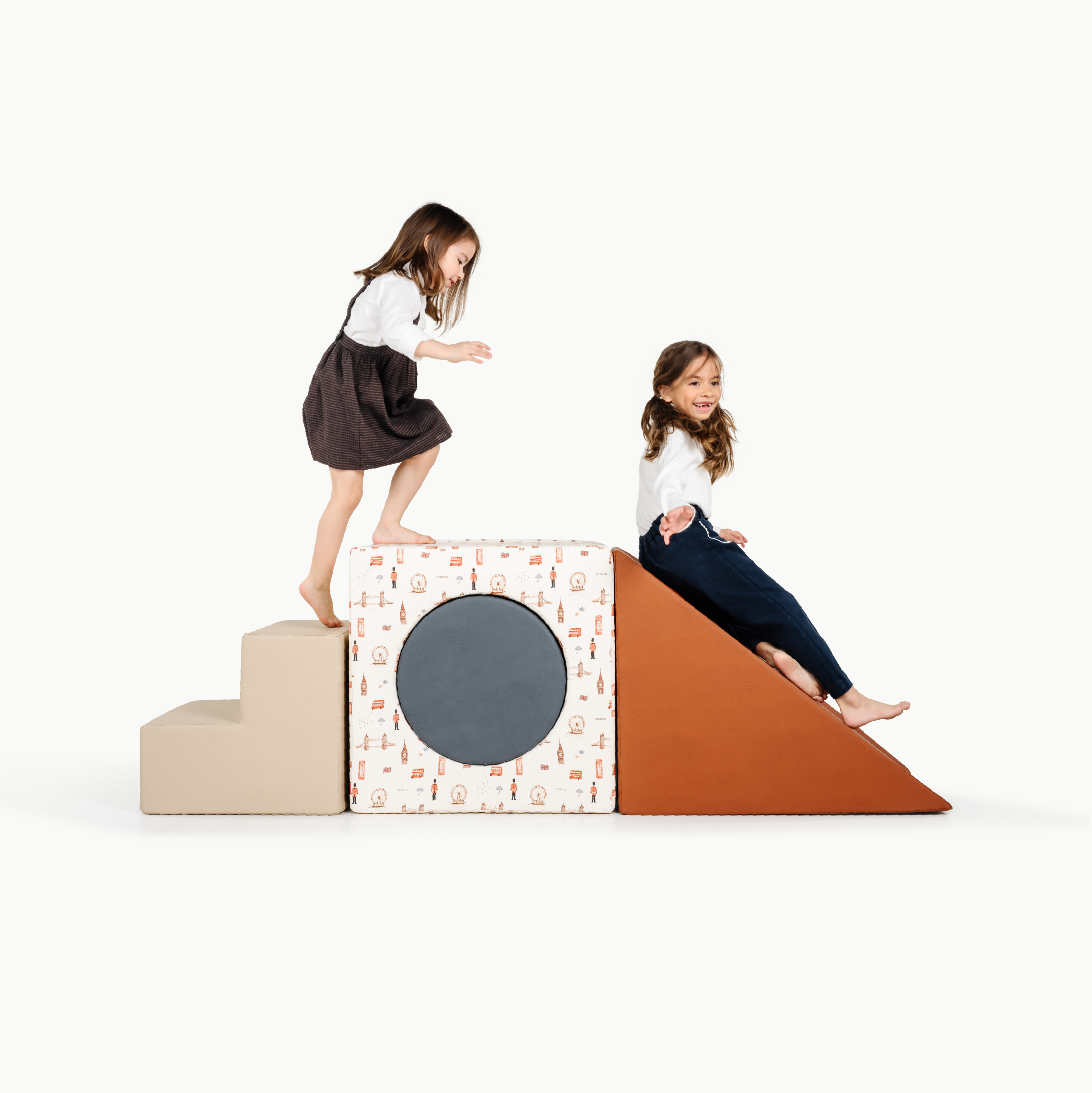 London • Nightfall • Rust • Millet@kids playing on the london block playset