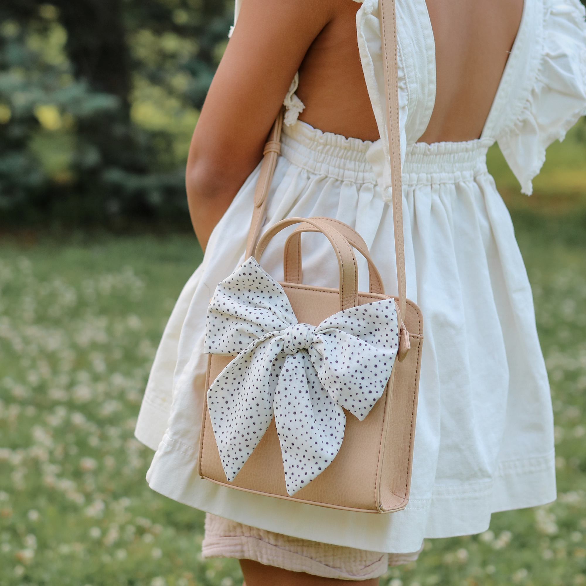 Untanned@Kid carrying the Gathre Children's Purse